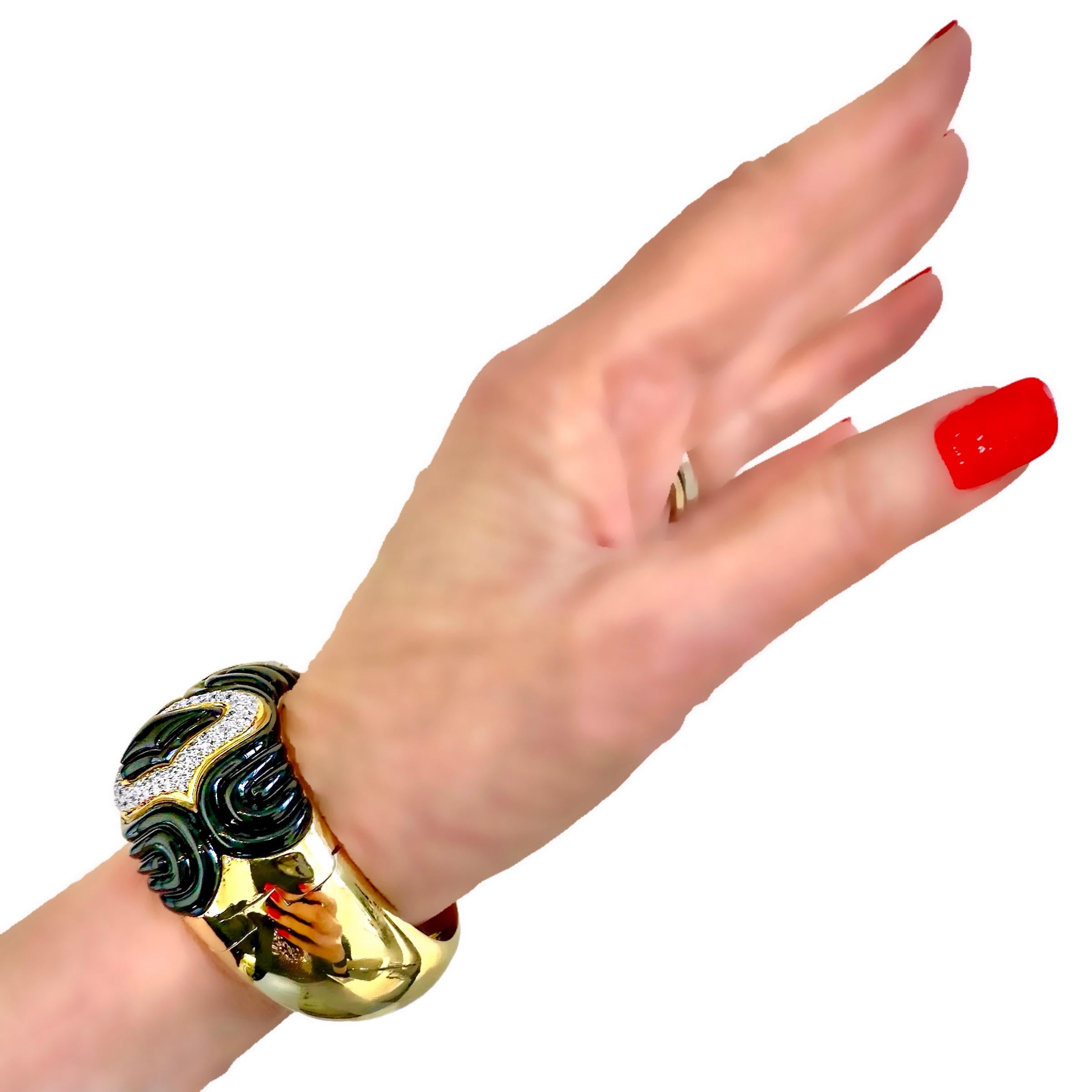 Unique Bracelet manchette en or jaune 18K à cannelures en onyx et diamants d'une largeur d'un peu plus d'un pouce en vente 7