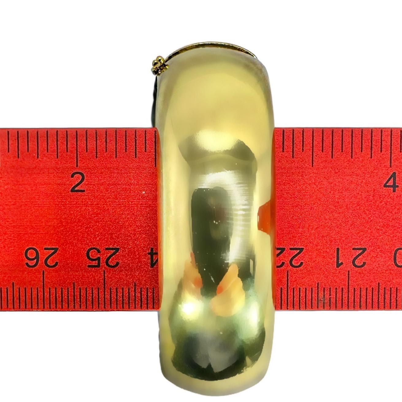 Unique Bracelet manchette en or jaune 18K à cannelures en onyx et diamants d'une largeur d'un peu plus d'un pouce en vente 2