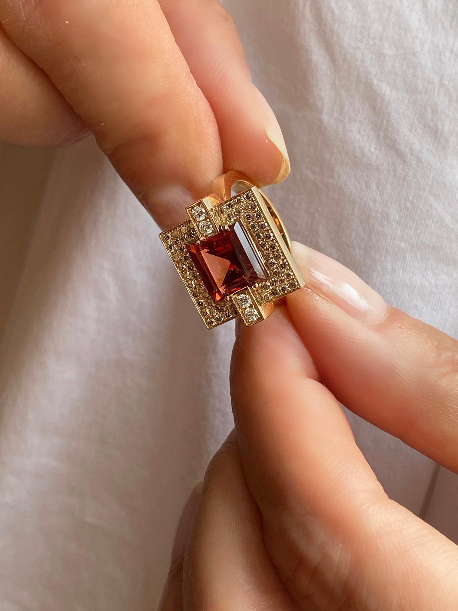 Turmalina mandarina única de oro amarillo de 18 quilates 1 ct. Anillo de cóctel con diamantes blancos en venta 4