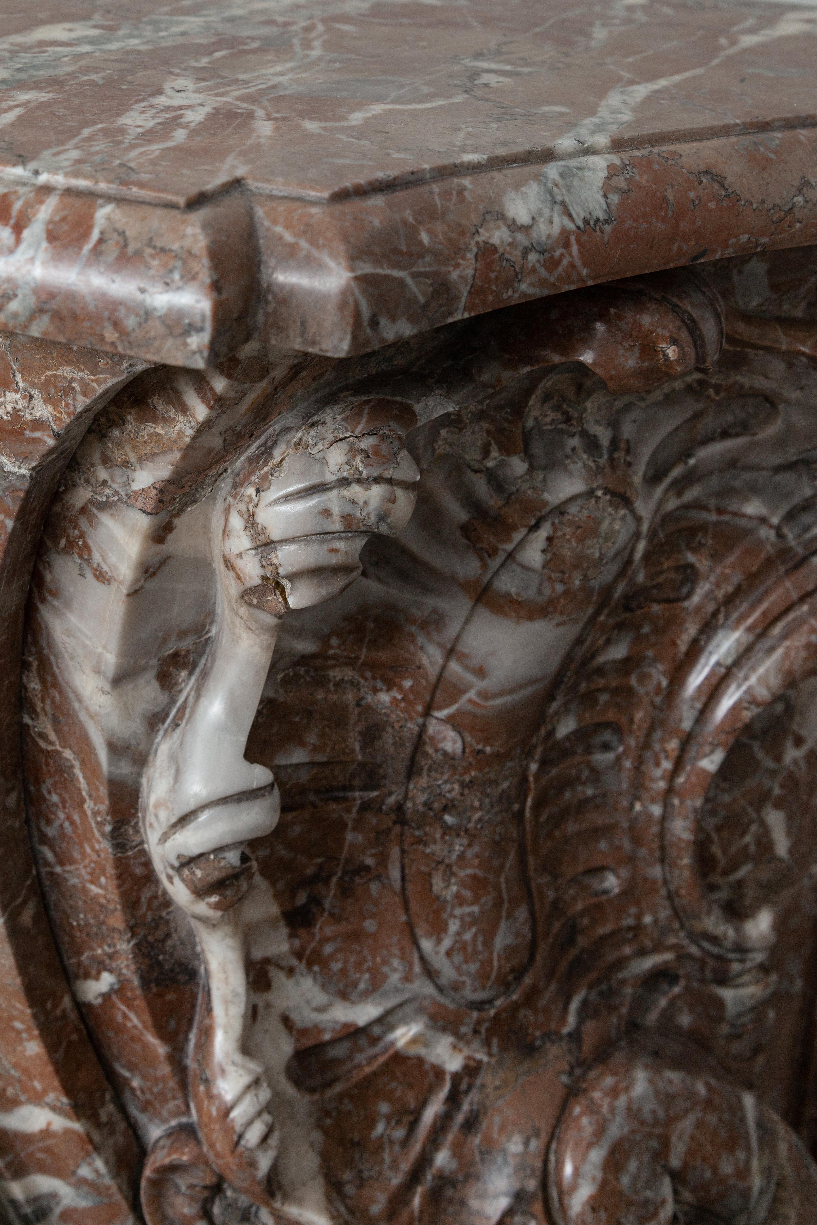 Antiker antiker Marmorkamin im Rokoko-Stil des 18. Jahrhunderts (Mittleres 19. Jahrhundert) im Angebot