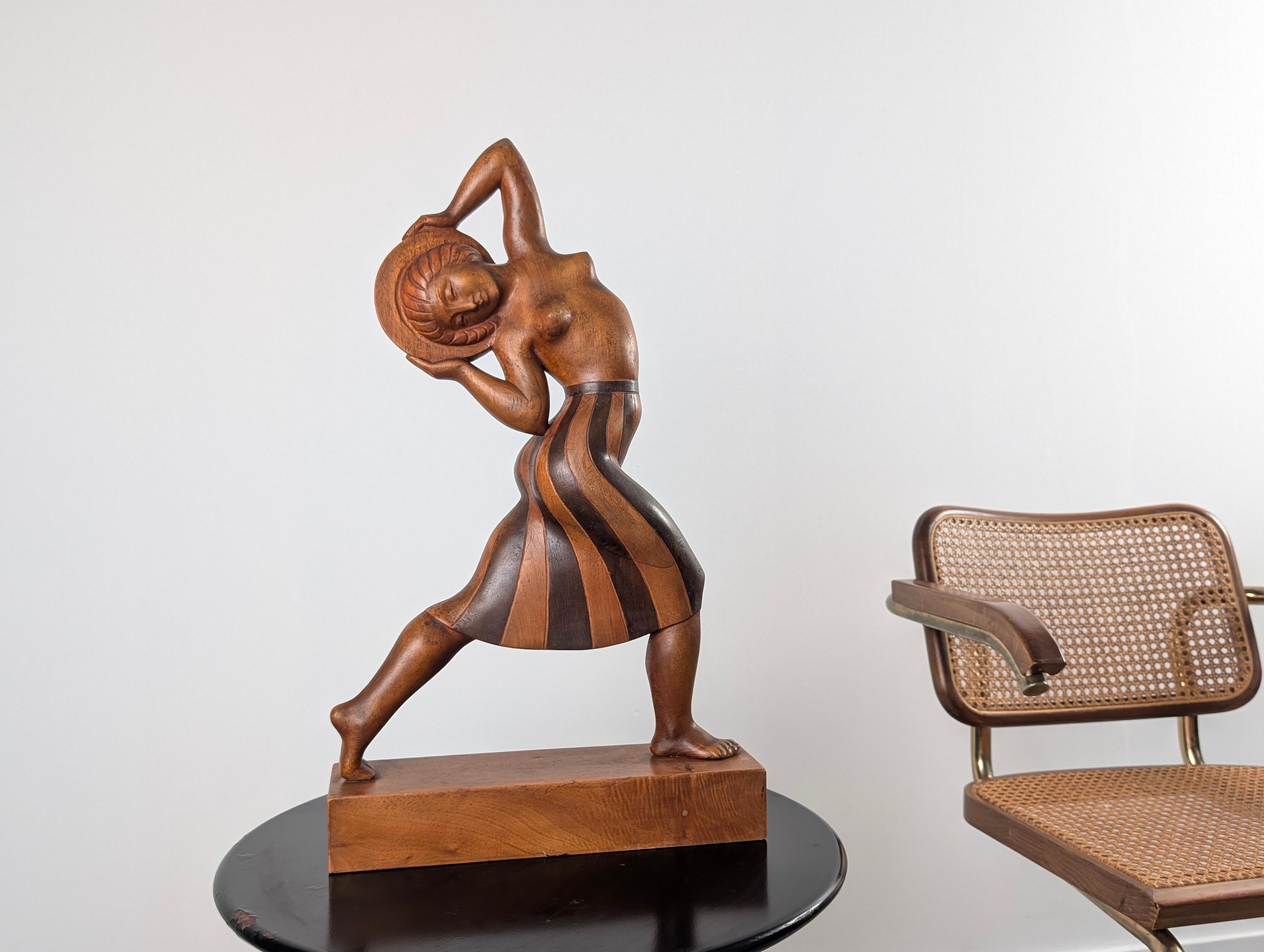 Einzigartige handgeschnitzte Holzskulptur aus den 1920er Jahren von Jens Jacob Bregnoe, signiert (Dänisch) im Angebot