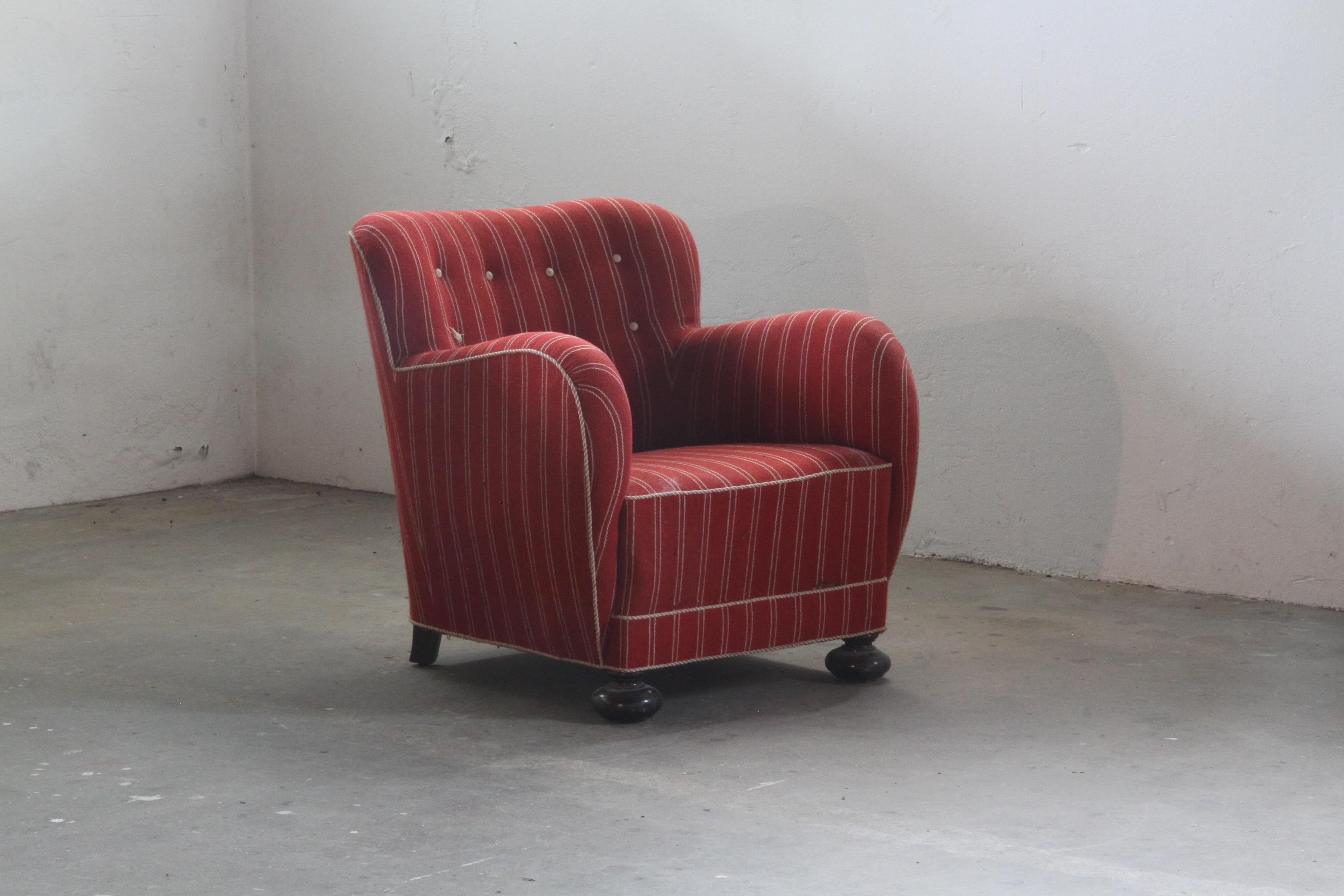 This beautiful orignal vintage lounge chair, inspired by the designs of Flemming Lassen and Fritz Hansen, is a high-quality, mid-century piece from the 1930s or 1940s Denmark. Its compact appearance belies its sturdy, solid construction. With curved