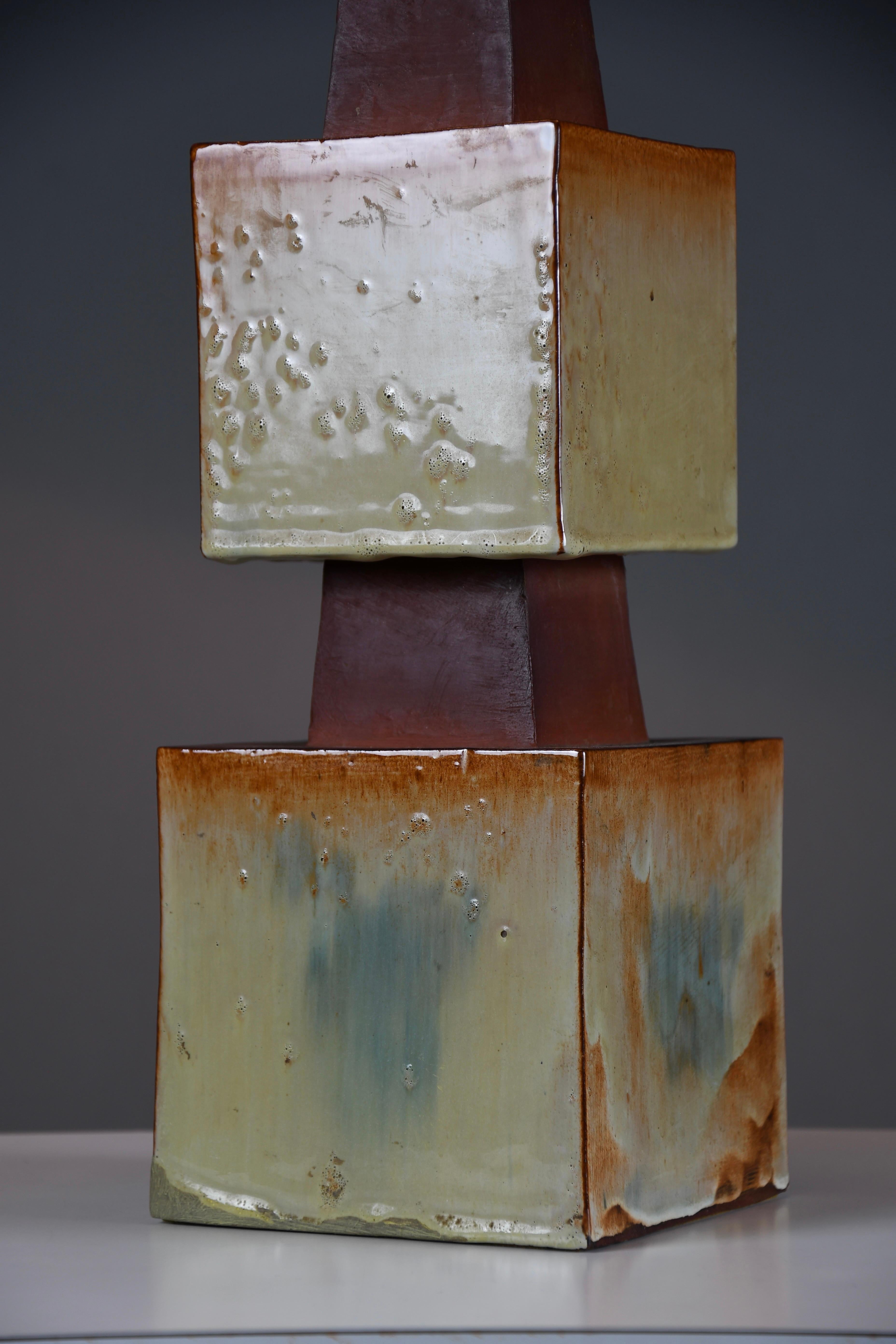 Lampada da tavolo scultorea in ceramica unica degli anni '60 con paralume personalizzato In condizioni buone in vendita a Weesp, NL
