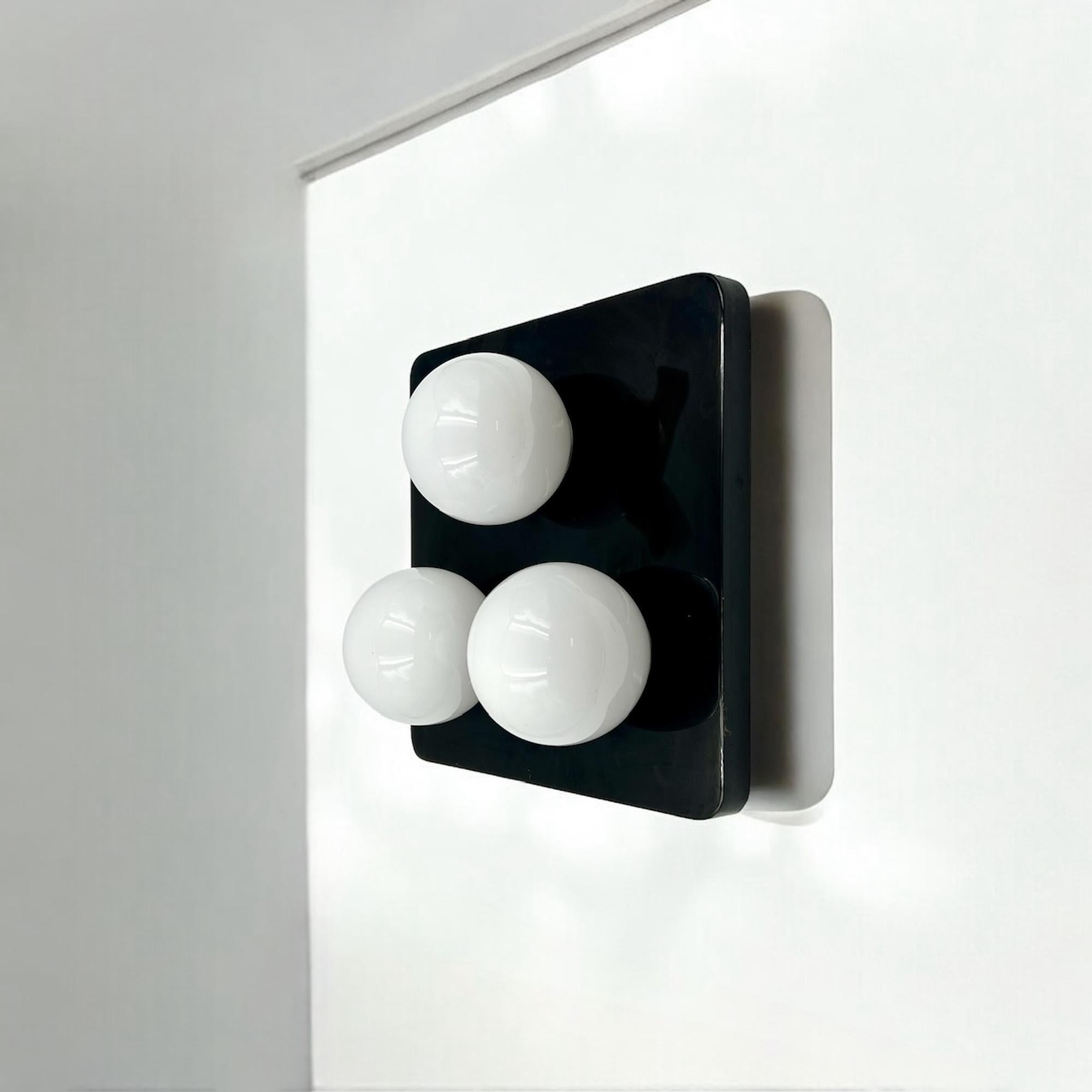 Unique 1970s Wall Lamp in Lacquered Black Wood with Glossy Glass Spheres For Sale 10