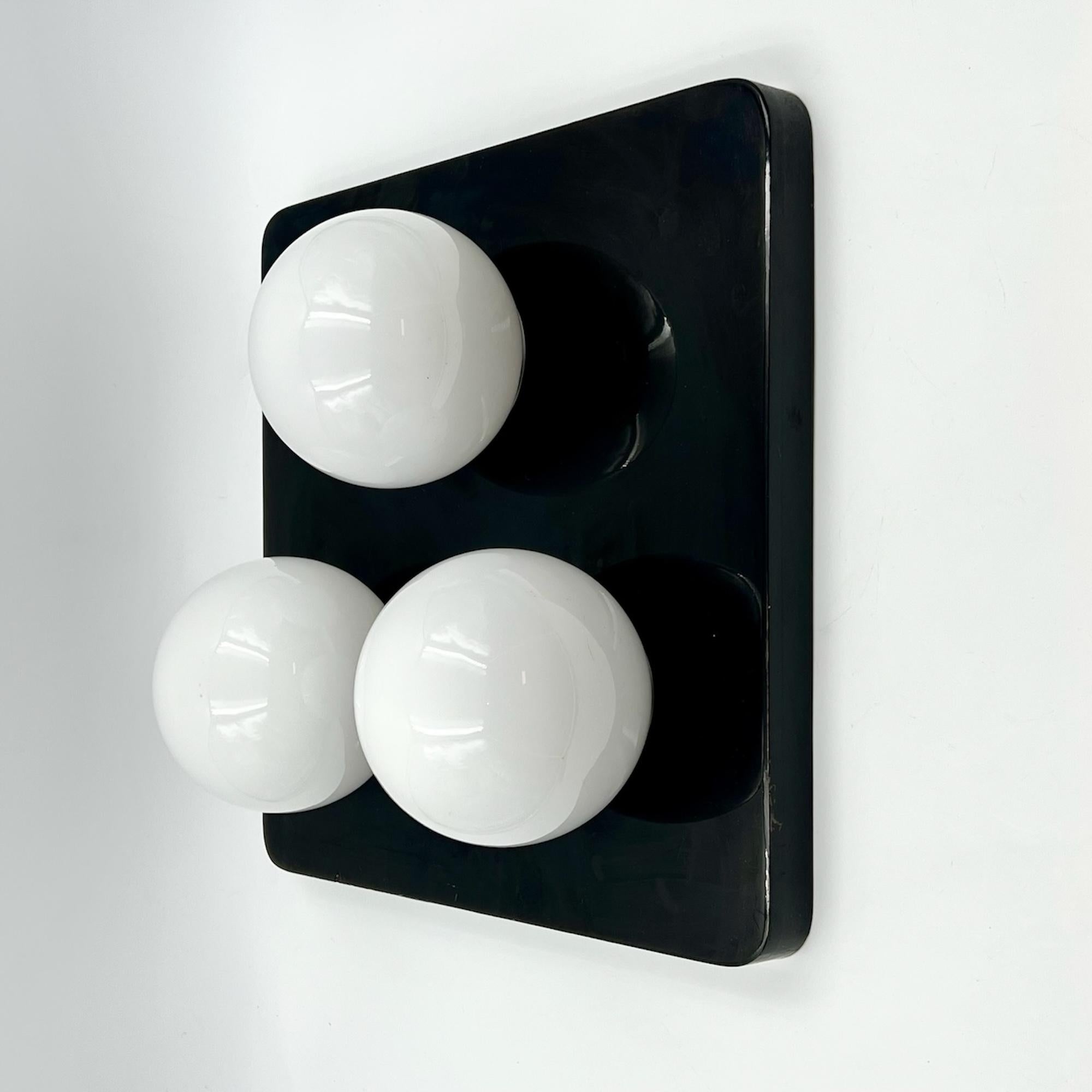 Mid-Century Modern Unique 1970s Wall Lamp in Lacquered Black Wood with Glossy Glass Spheres For Sale