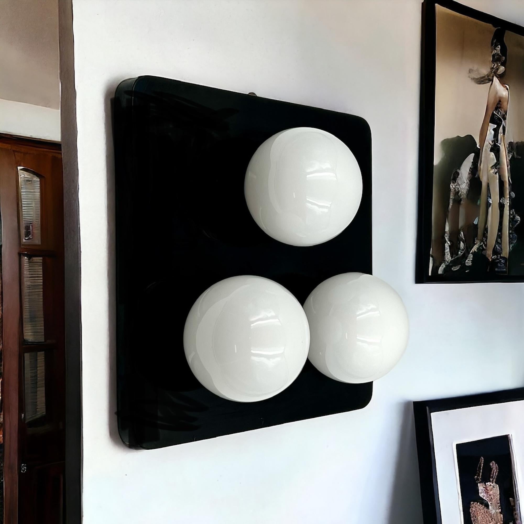 Late 20th Century Unique 1970s Wall Lamp in Lacquered Black Wood with Glossy Glass Spheres For Sale