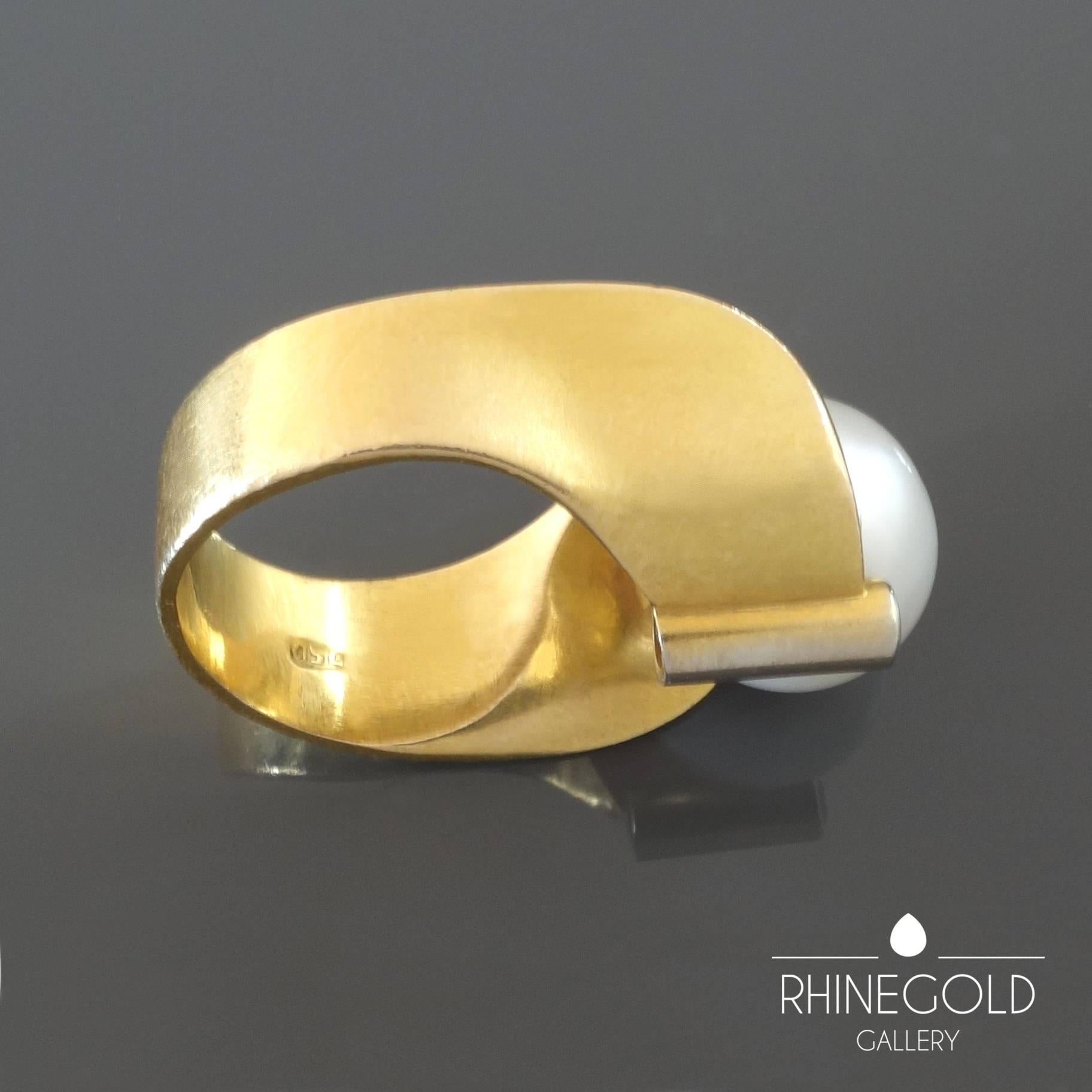 Modernist Unique 1980s South Sea Pearl Diamond Gold Cocktail Ring For Sale