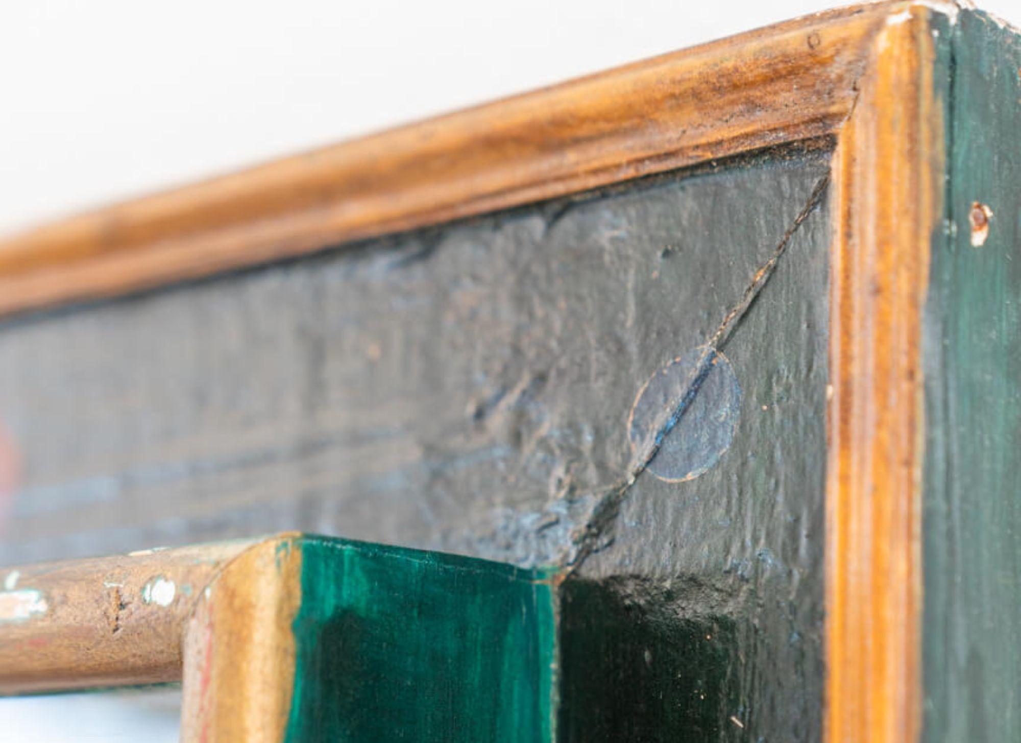 Pintura mexicana sobre madera única de los años 90 - Una vibrante expresión de arte popular en venta 3