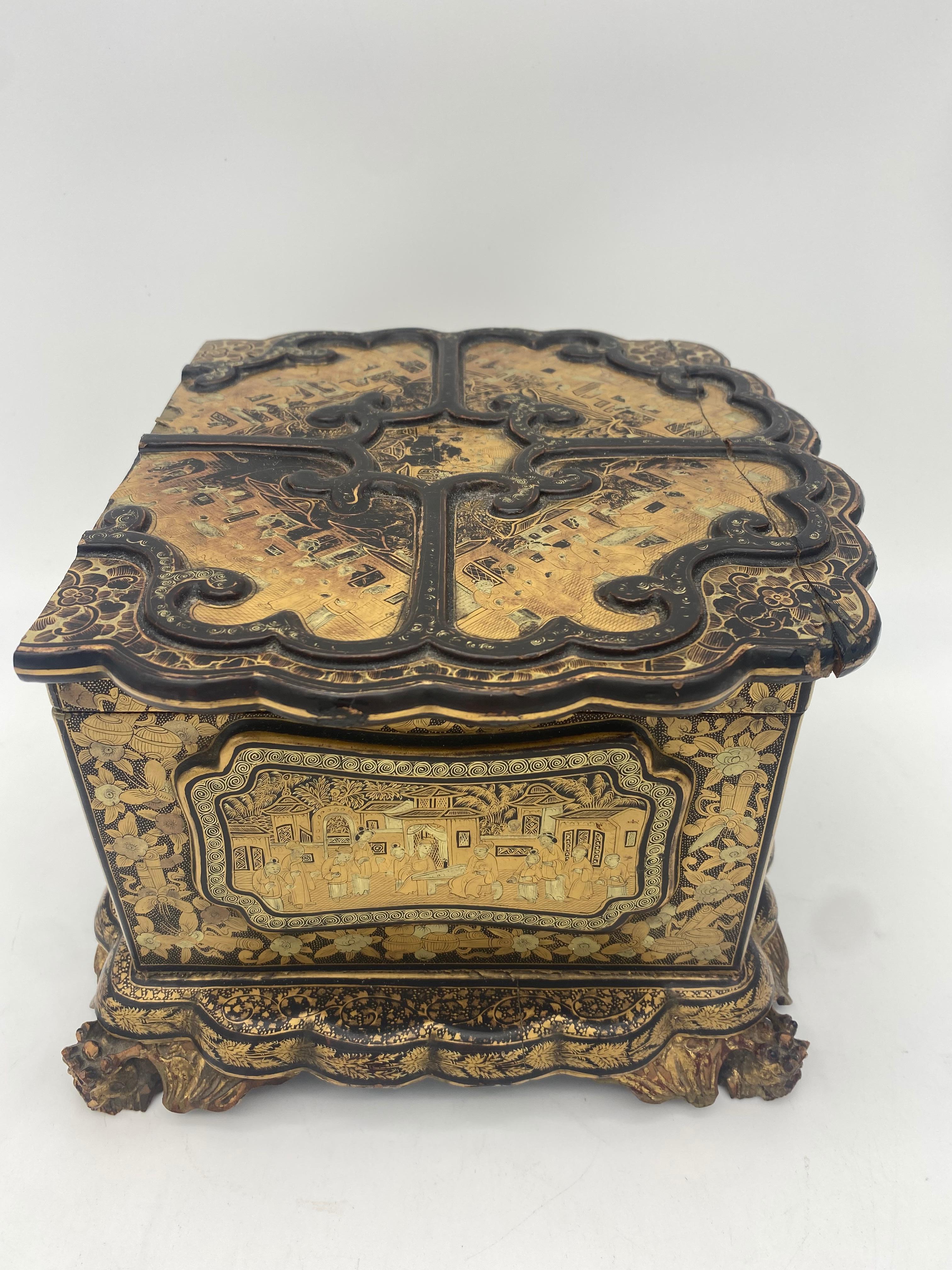 Einzigartiger Entwurf, 19. Jahrhundert  Chinesischer vergoldeter Chinoiserie-Lackkasten im Chinoiserie-Stil, Export im Angebot 6