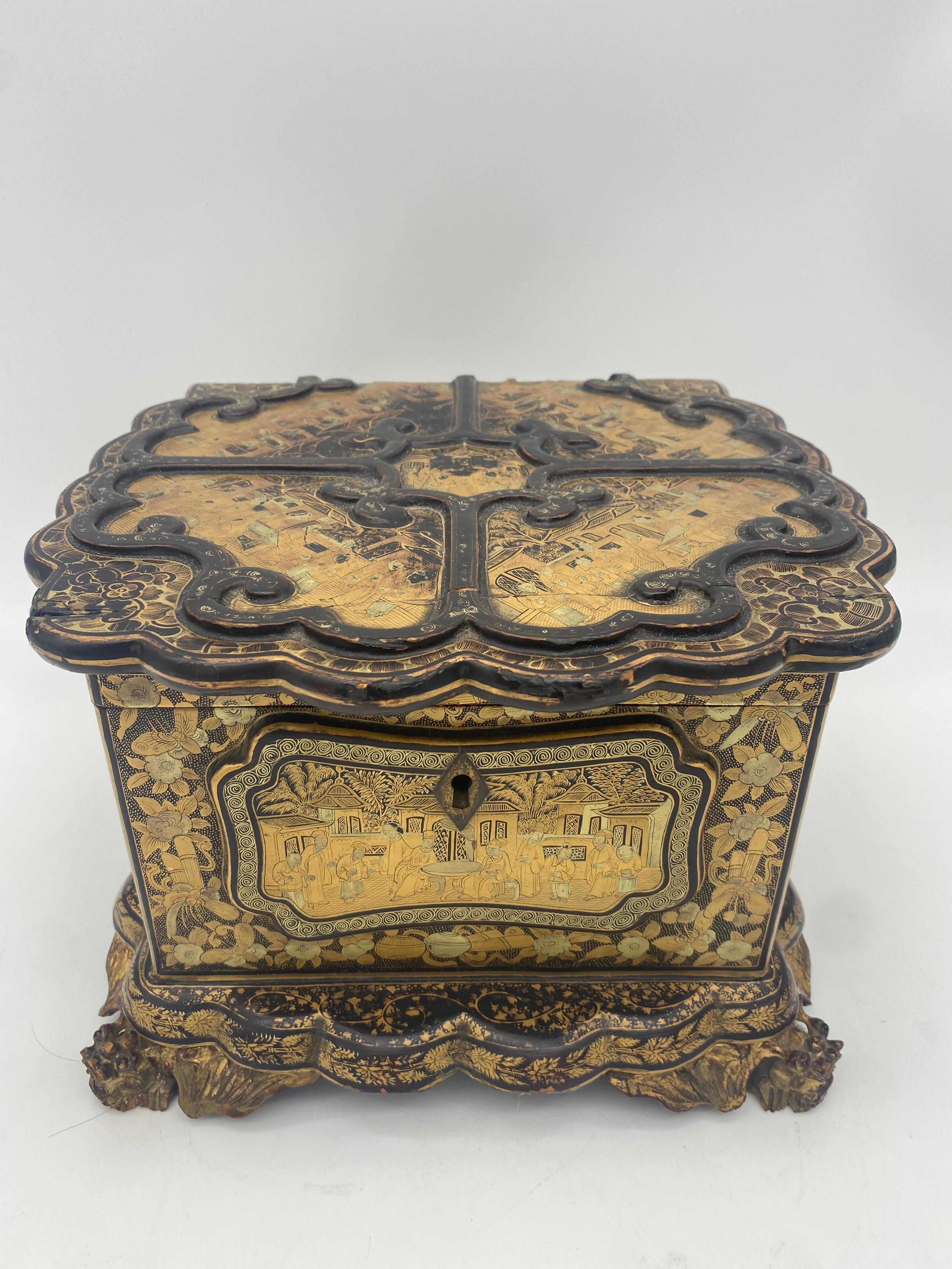 Einzigartiger Entwurf, 19. Jahrhundert  Chinesischer vergoldeter Chinoiserie-Lackkasten im Chinoiserie-Stil, Export im Angebot 8