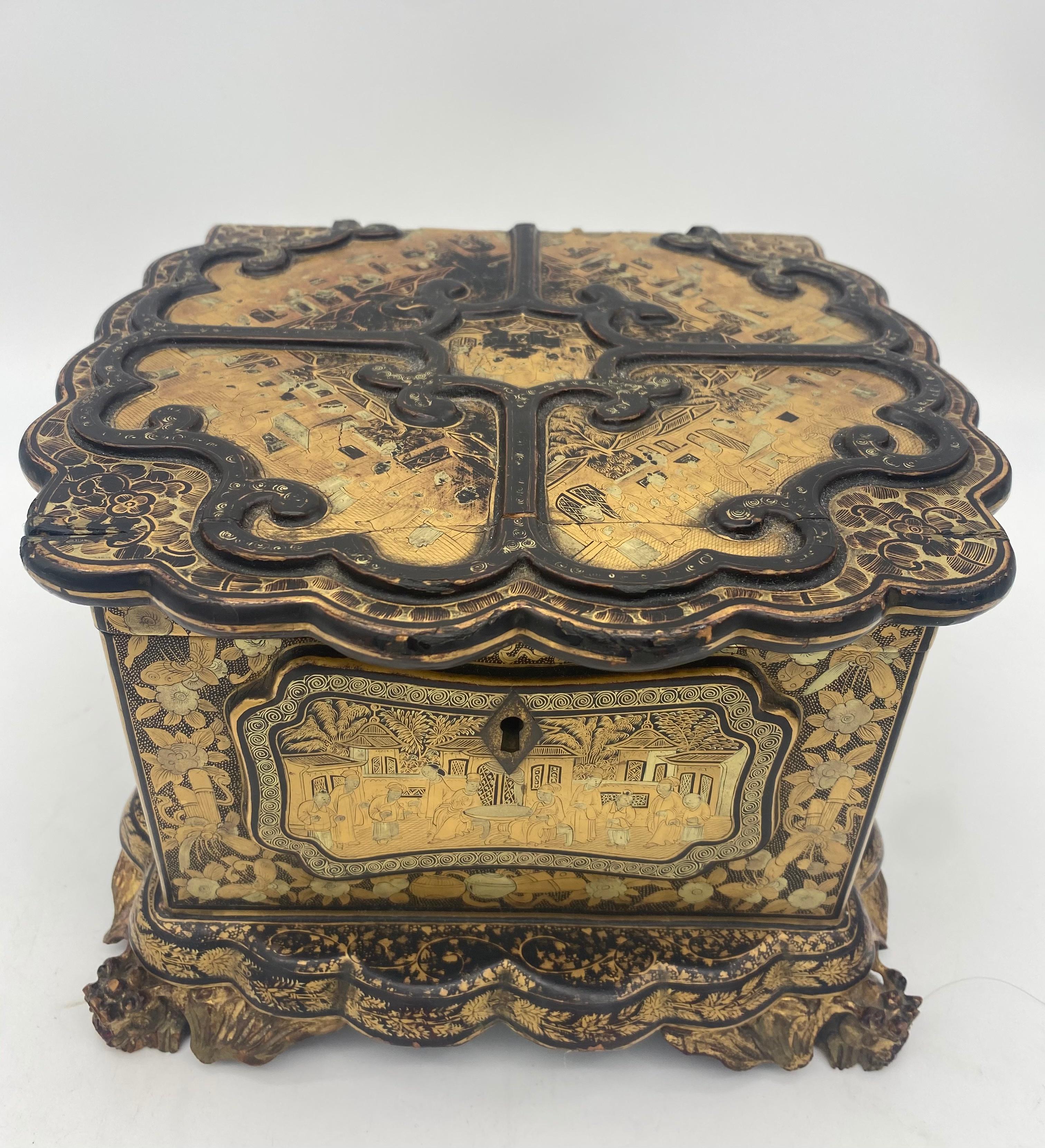 Unique 19th Century  Export Chinese Gilt Chinoiserie Lacquer Box In Good Condition For Sale In Brea, CA