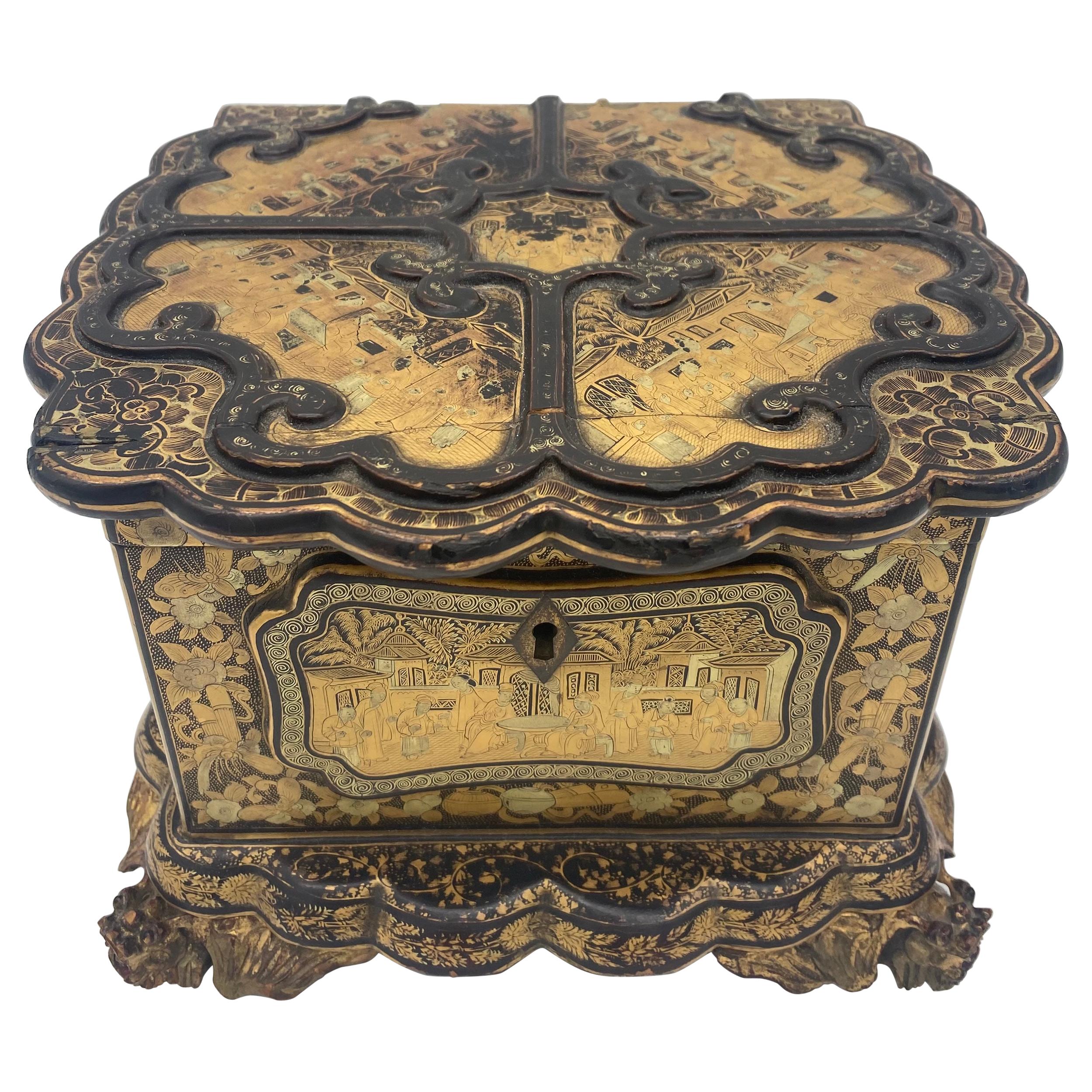 Unique 19th Century  Export Chinese Gilt Chinoiserie Lacquer Box For Sale