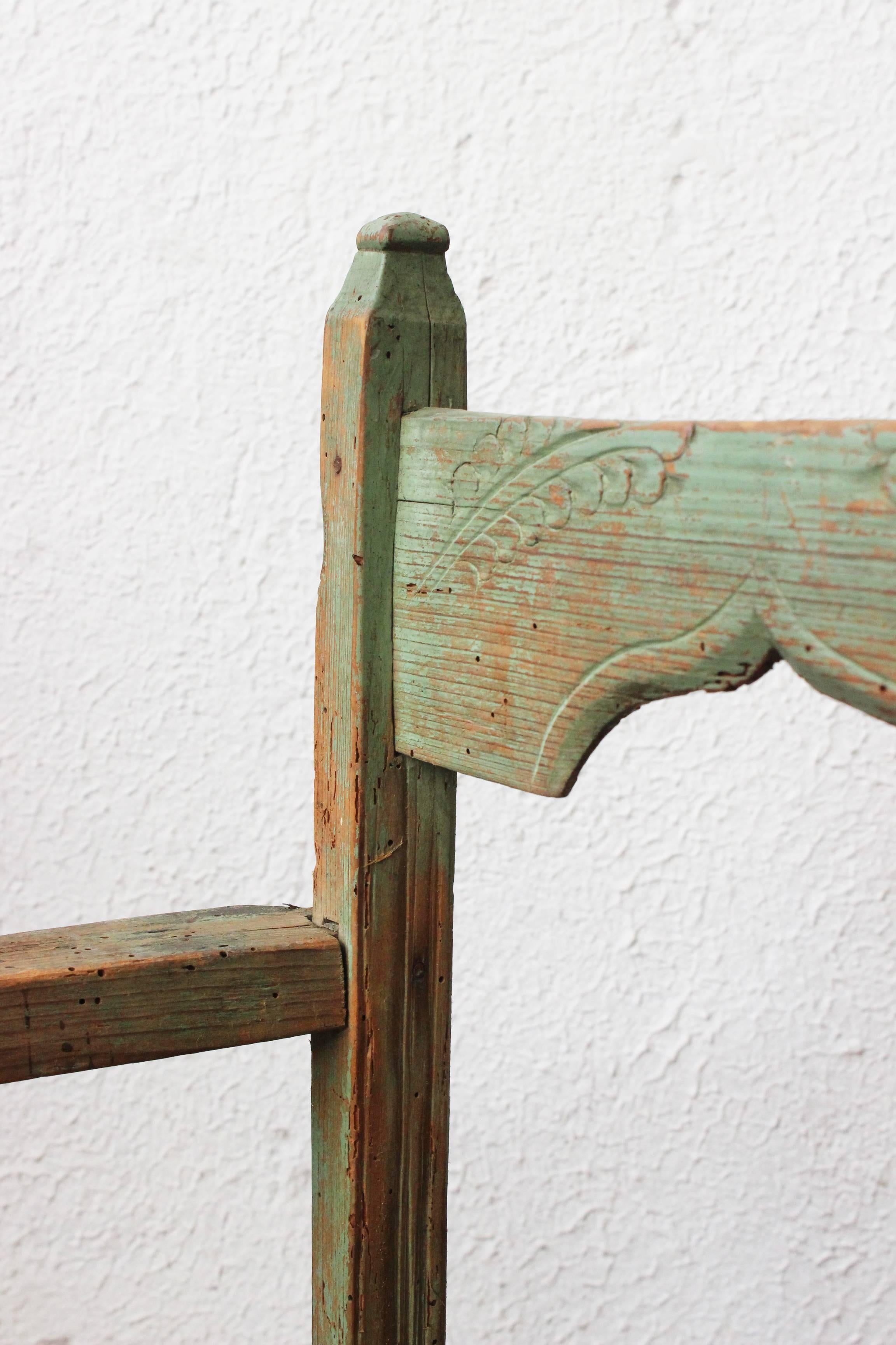 Handgeschnitzter Stuhl aus dem 19. Jahrhundert im Westen Mexikos gefunden im Angebot 1