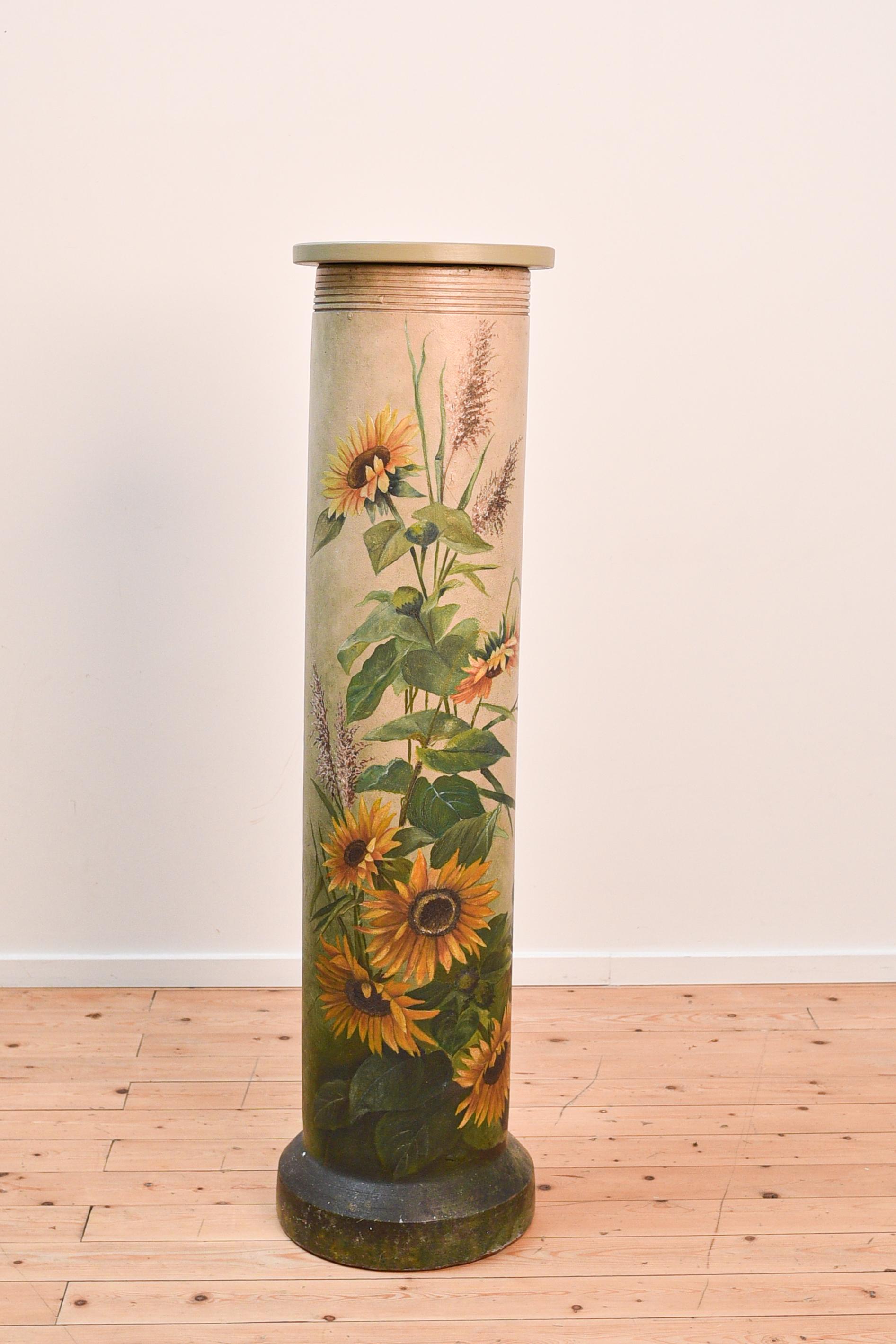 The hand-painted hollow column is decorated with sunflowers. Thanks to the removable top in wood the column can serve as a plant stand or art presentation column.