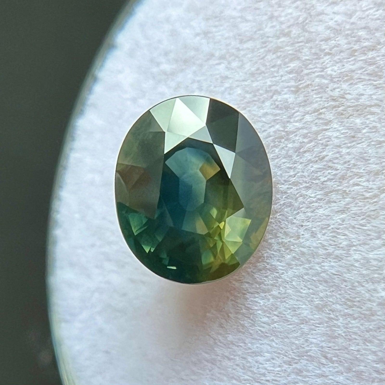 Zafiro único de 2,04 ct Certificado GIA Color parcial Azul Verde Amarillo Australiano Corte oval en venta