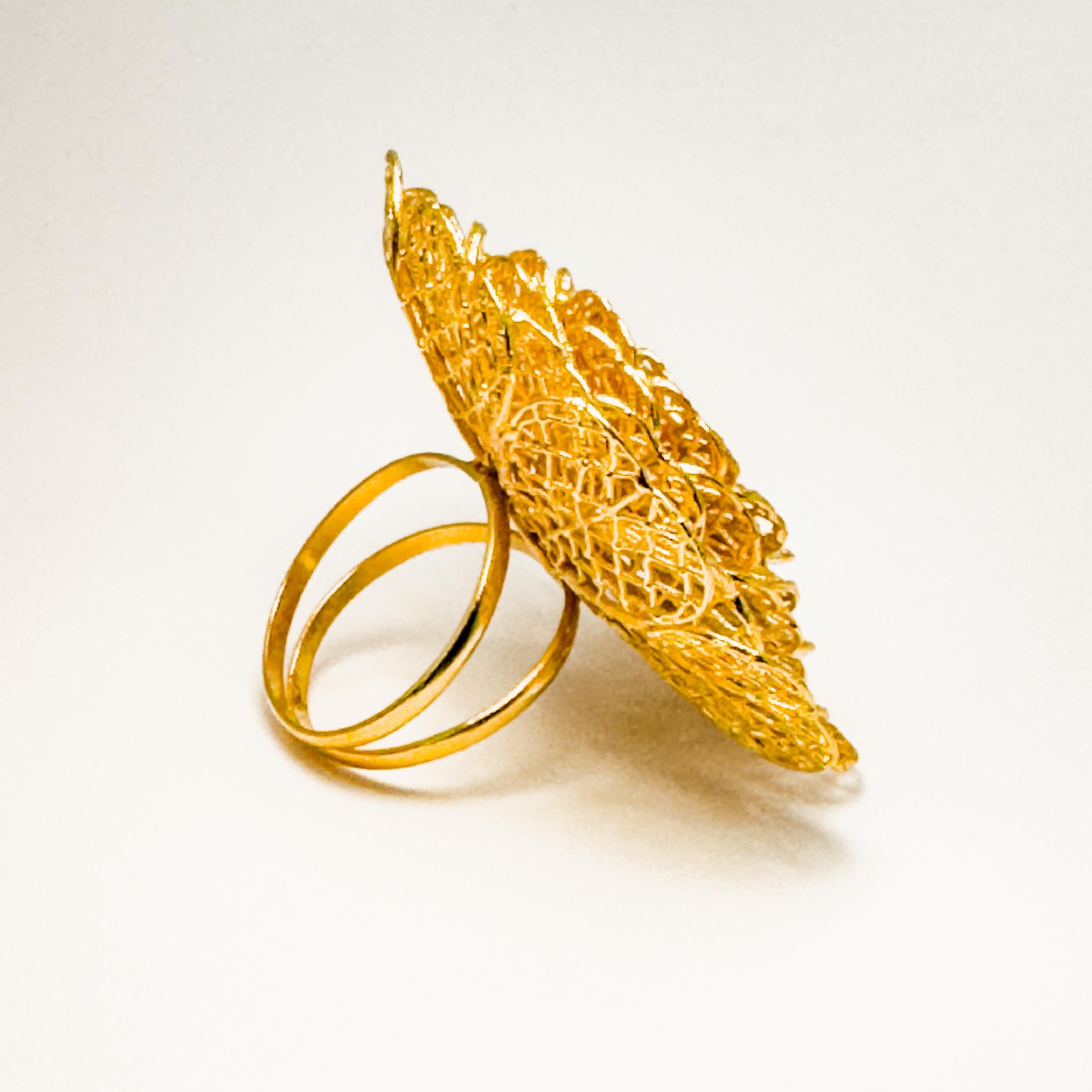 Flower Cocktail Ring 21 Karat Yellow Gold  In Excellent Condition For Sale In Geneva, CH