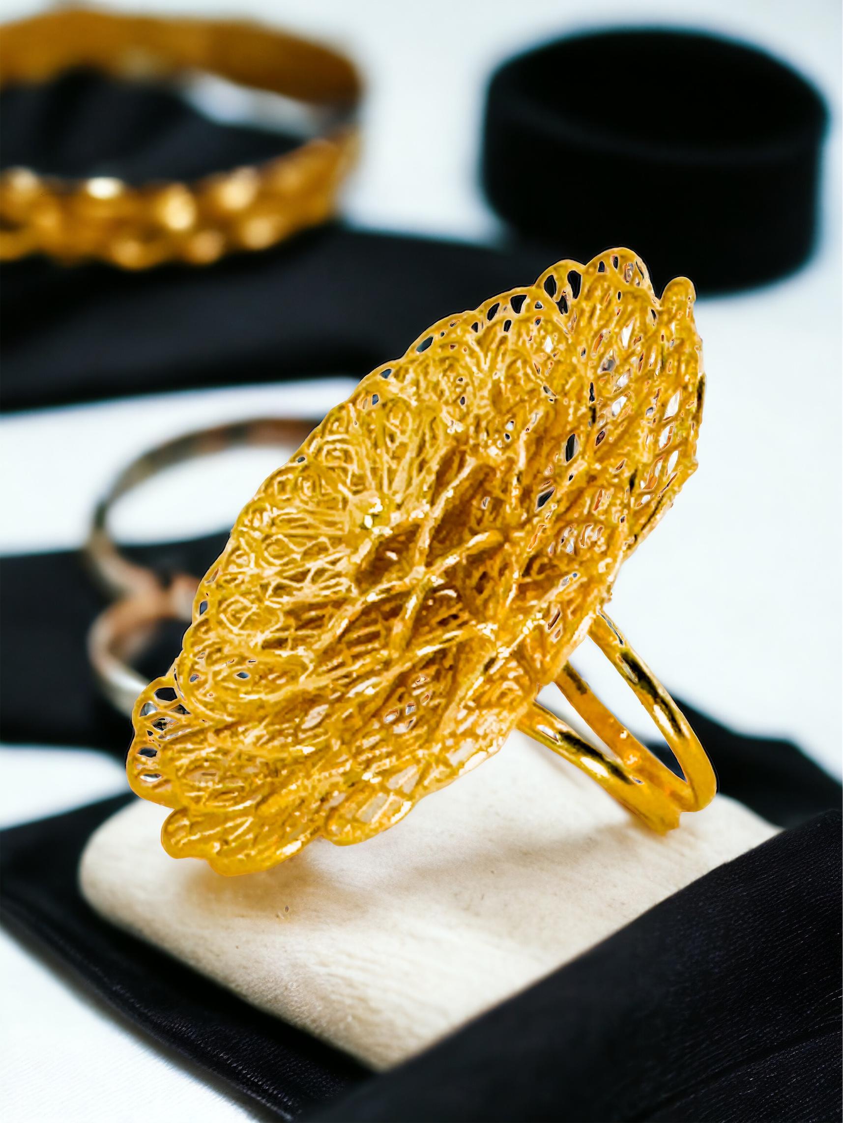 Flower Cocktail Ring 21 Karat Yellow Gold  For Sale 2