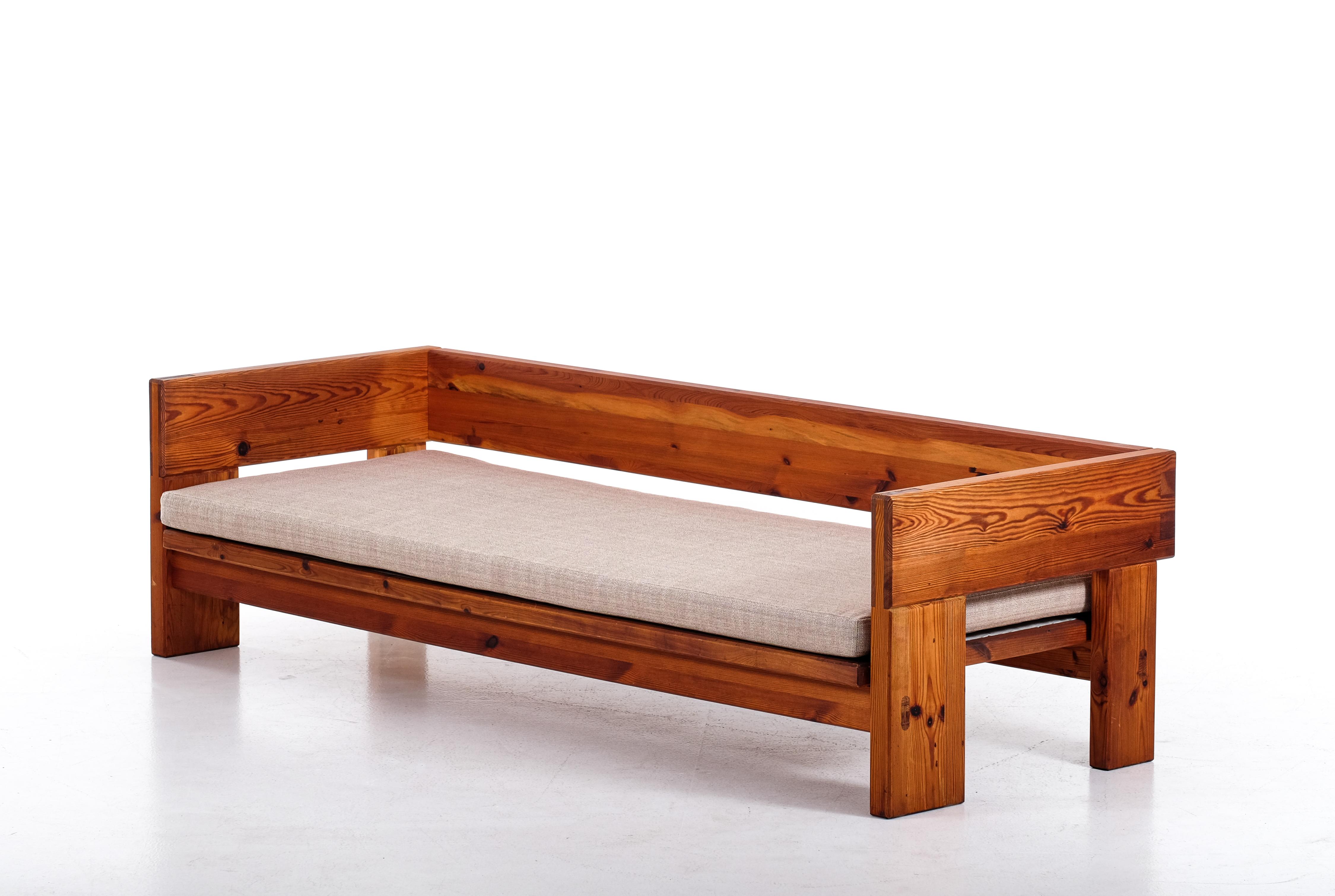 Unique 3-seater sofa by Roland Wilhelmsson, Sweden, 1970s For Sale 1