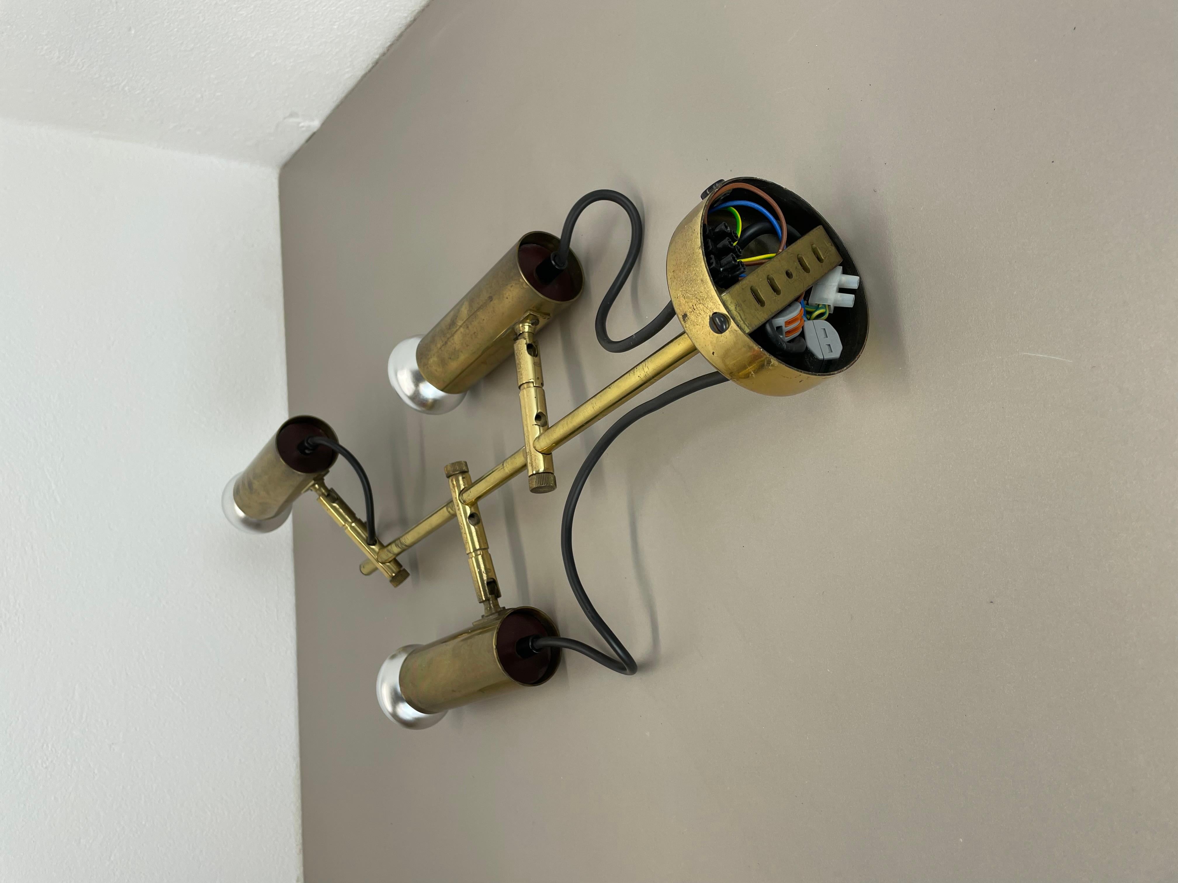 Plafonnier unique à 3 spots en laiton, style Koch & Lowy, OMI Lighting Allemagne, 1970 en vente 11
