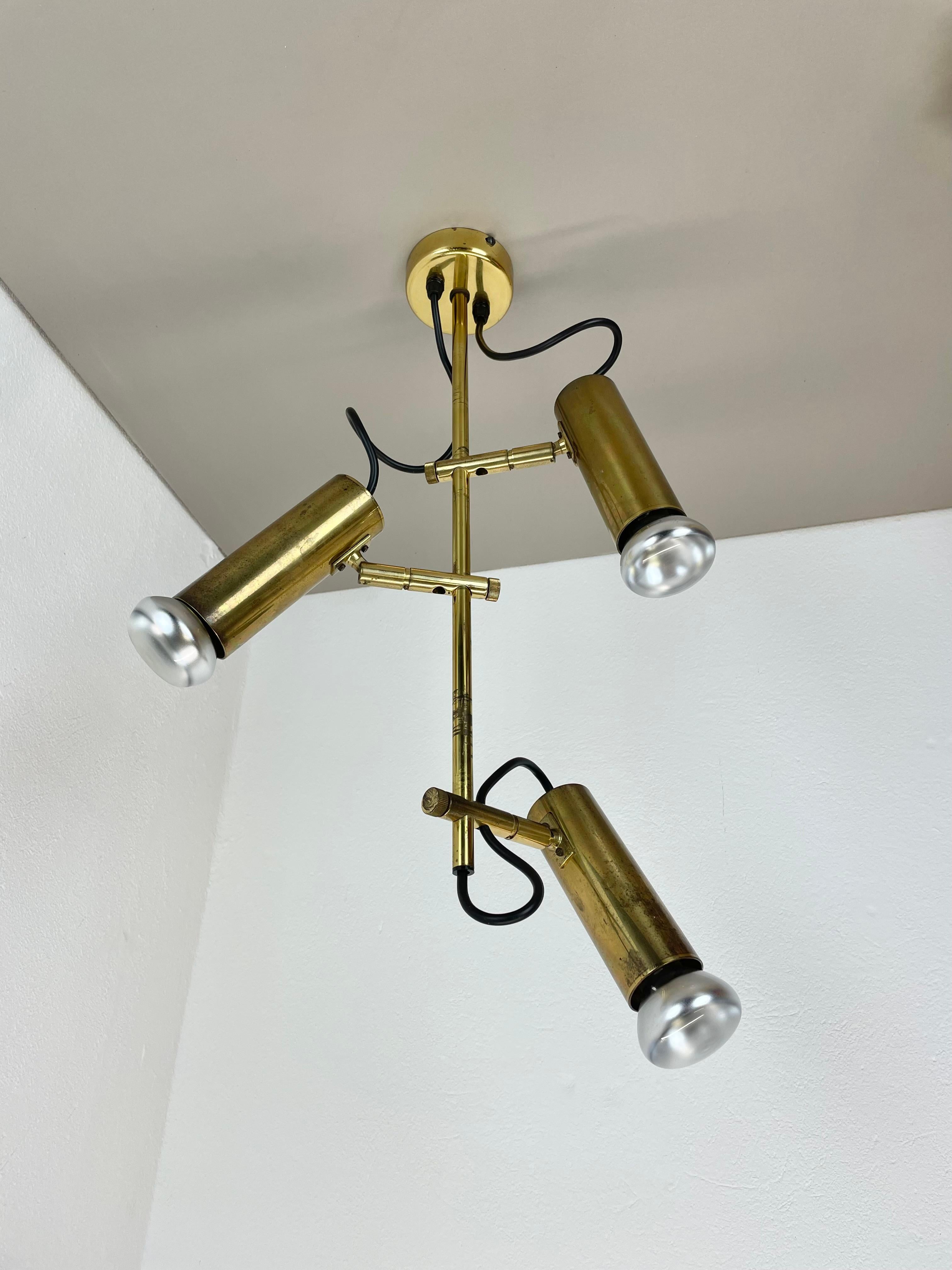 Mid-Century Modern Plafonnier unique à 3 spots en laiton, style Koch & Lowy, OMI Lighting Allemagne, 1970 en vente
