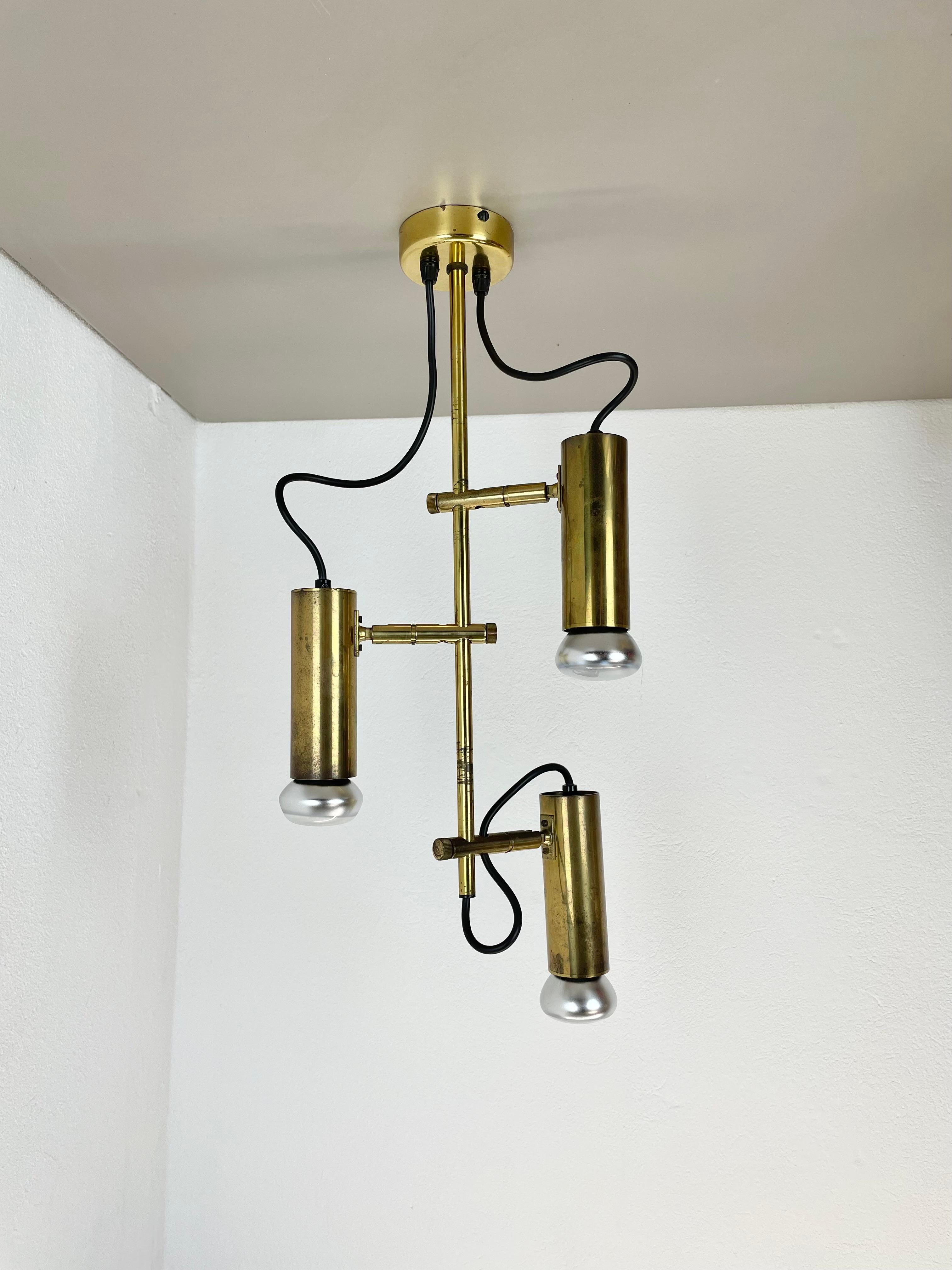 Allemand Plafonnier unique à 3 spots en laiton, style Koch & Lowy, OMI Lighting Allemagne, 1970 en vente