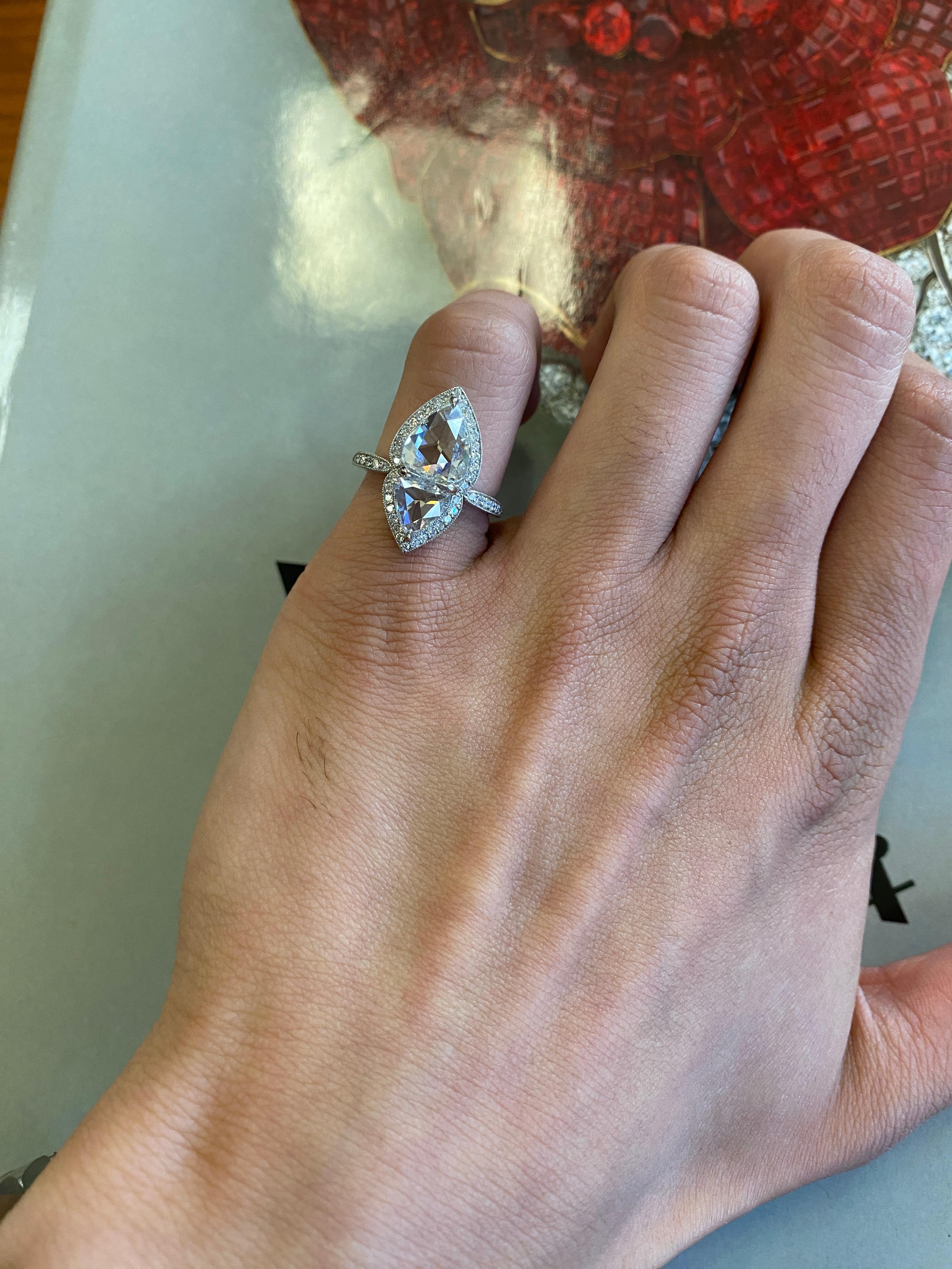 Einzigartiger 3,26 Karat Diamant Rosenschliff Birnenform Zwillingsstein 'Toi et Moi' Ring im Zustand „Neu“ im Angebot in New York, NY