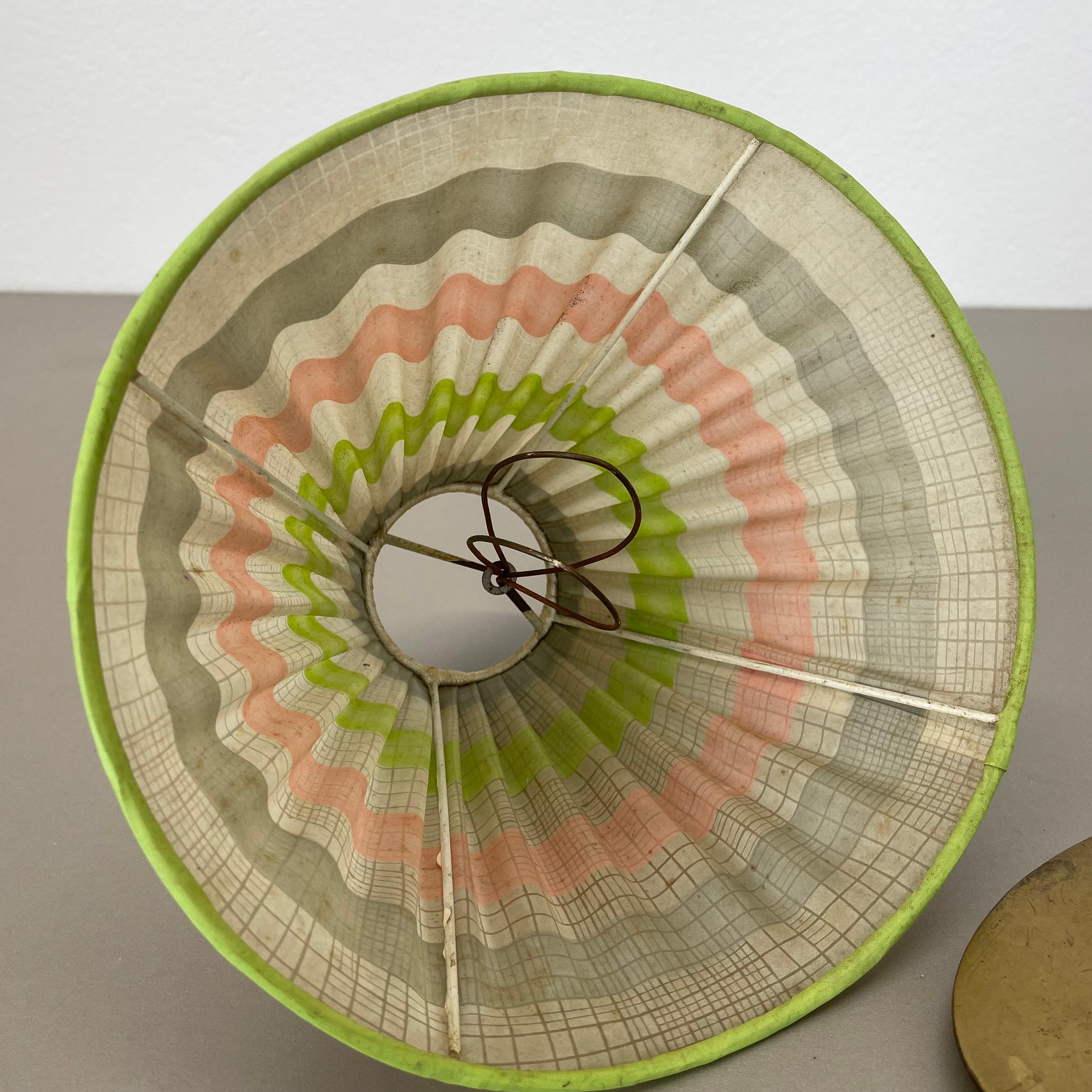 Magnifique lampe de table unique de style kalmar 32 cm en laiton et tissu, Autriche, années 1960 en vente 7