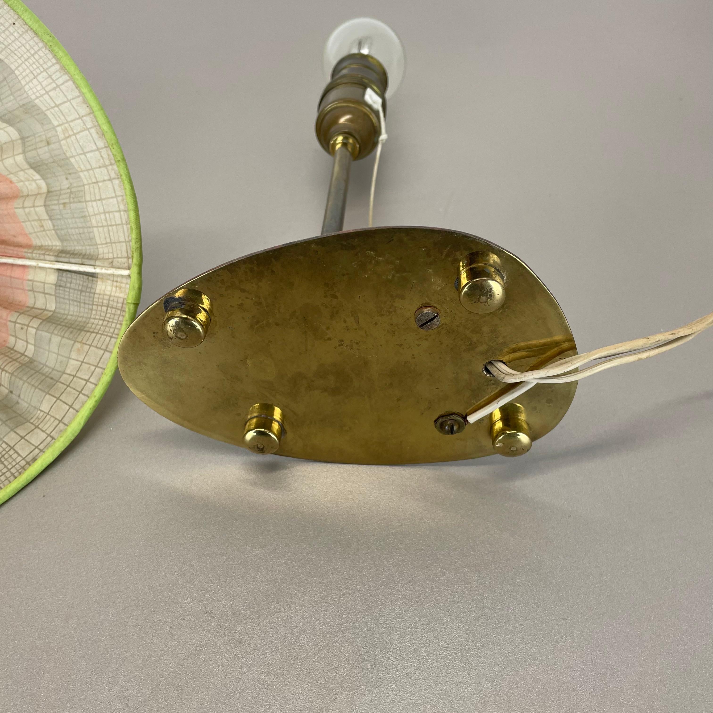 Magnifique lampe de table unique de style kalmar 32 cm en laiton et tissu, Autriche, années 1960 en vente 9