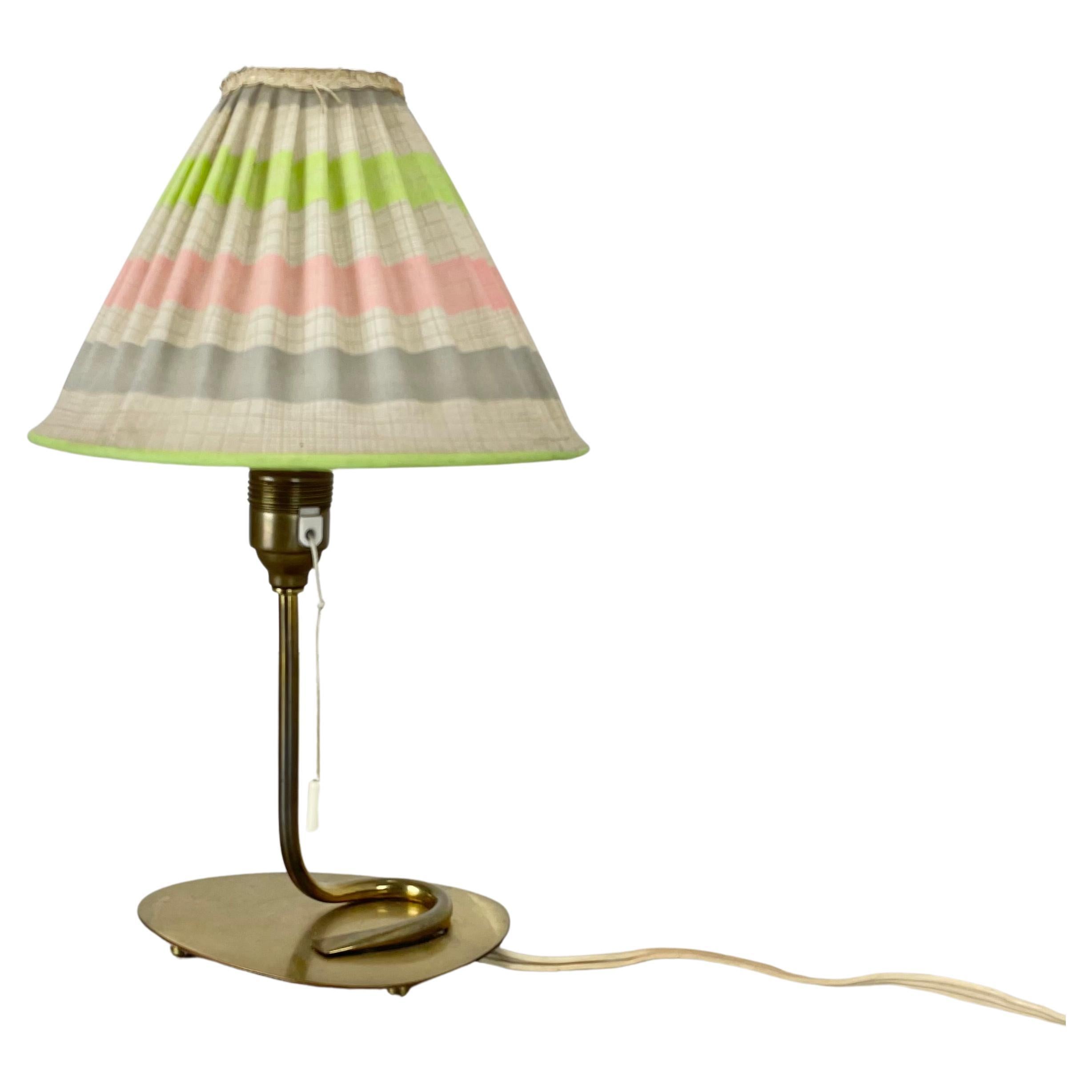 Magnifique lampe de table unique de style kalmar 32 cm en laiton et tissu, Autriche, années 1960