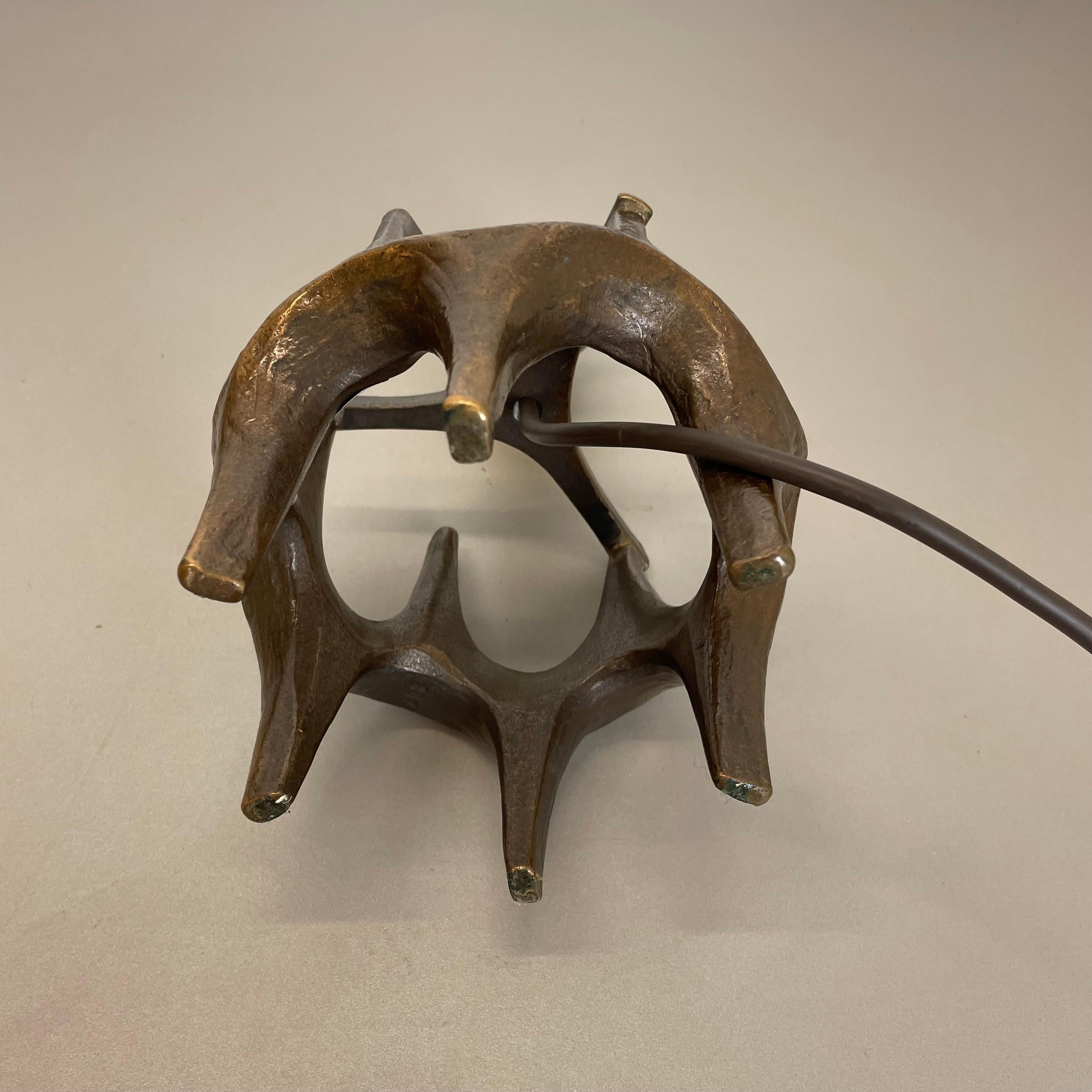 unique 3,4kg Lampe de table moderne brutale en bronze, Michael Harjes, Allemagne années 1960 en vente 11