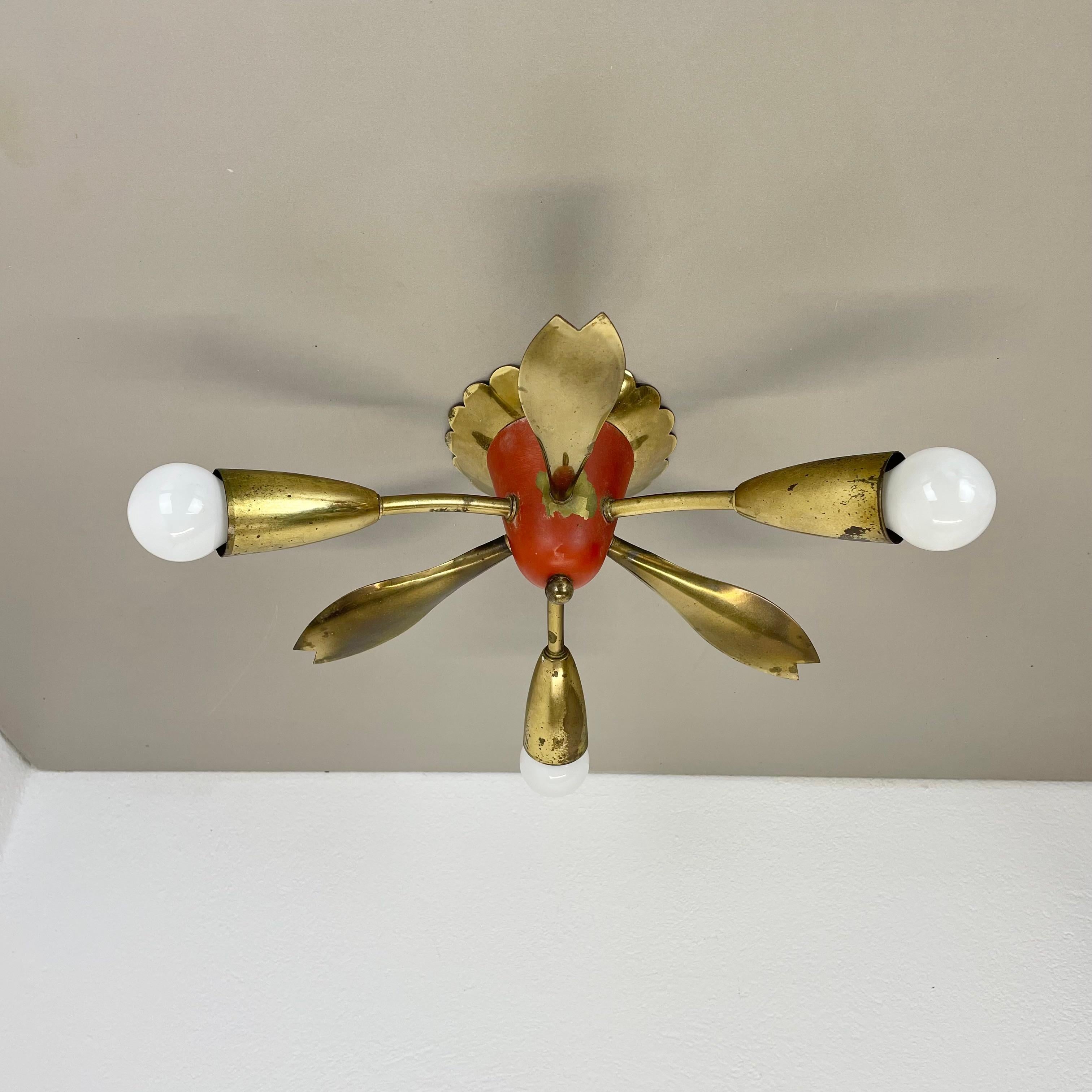 Article :

Plafonnier en laiton, peut également être utilisé comme applique murale.



Origine :

Italie



Âge :

1950s



Ce luminaire moderniste vintage a été produit dans les années 1950 en Italie. Le luminaire est en laiton massif avec un