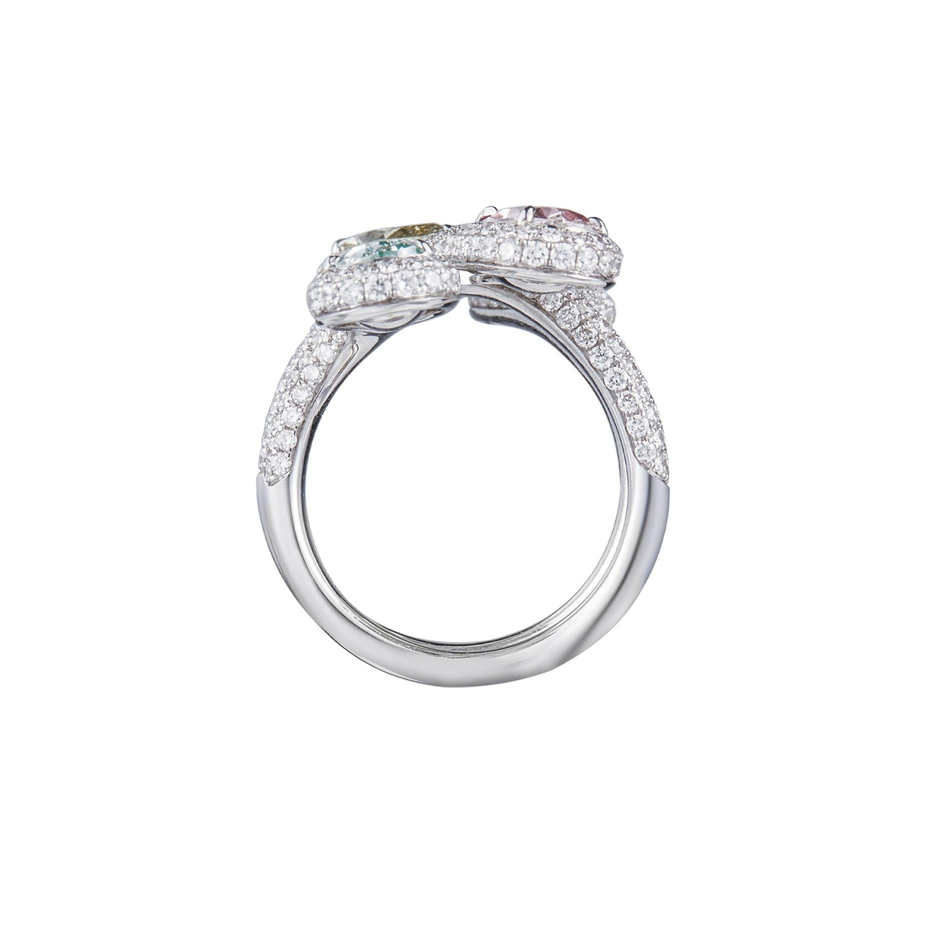 Contemporain Bague unique en diamant naturel en forme de poire de 4 couleurs certifié par le GIA sur or 18 carats.  en vente