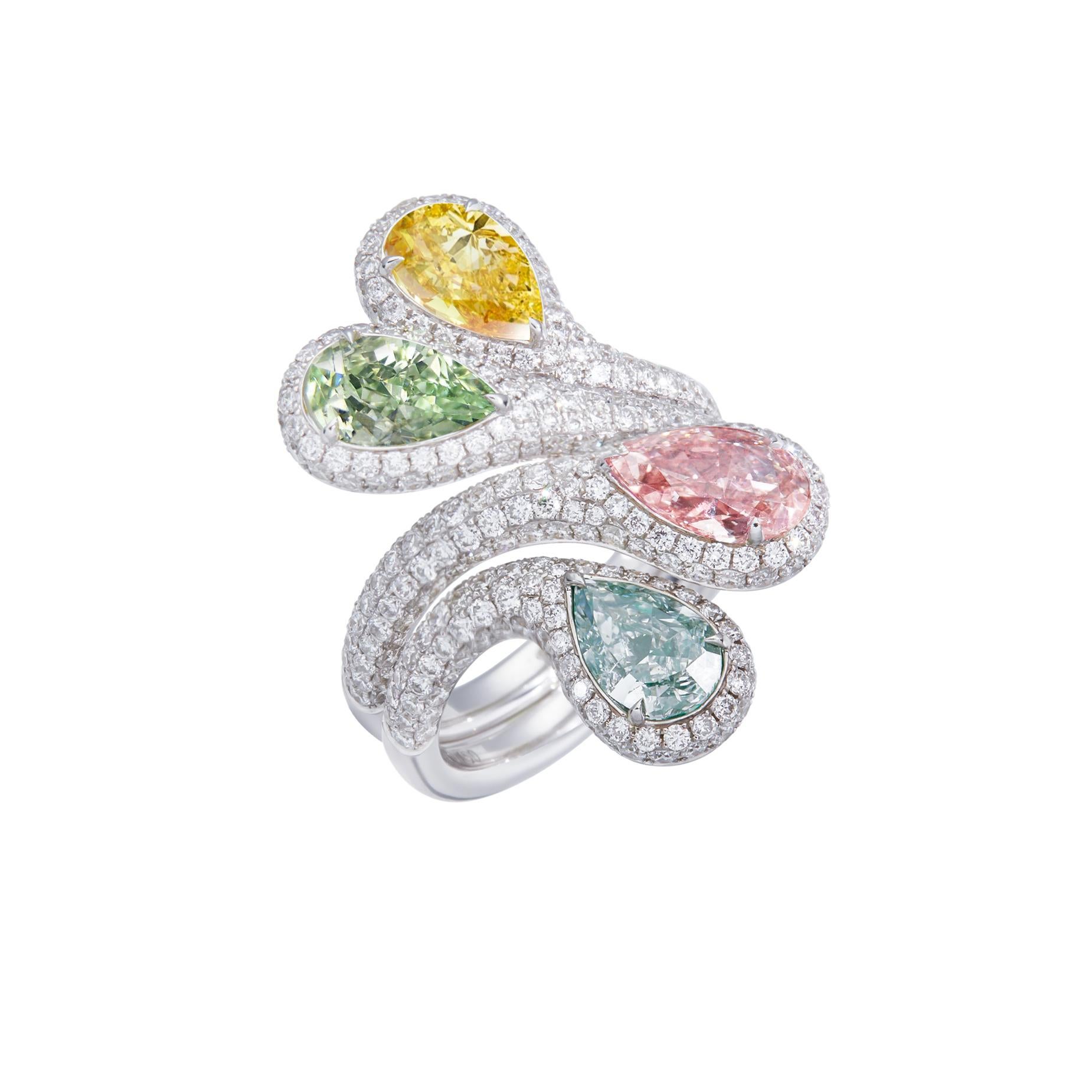 Bague unique en diamant naturel en forme de poire de 4 couleurs certifié par le GIA sur or 18 carats.  Neuf - En vente à Hong Kong, HK