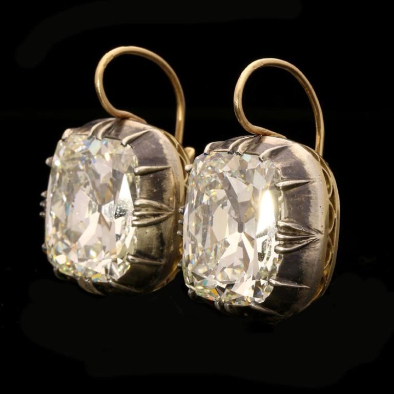 Unique pair of one of the World's largest Cushion cut diamond earrings - 21.24 carats & 20.54 carats by Hancocks.
The exceptional pair of cushion cut diamonds are both K colour and VS2 and SI1 clarity, set in gold and silver cut down earrings.