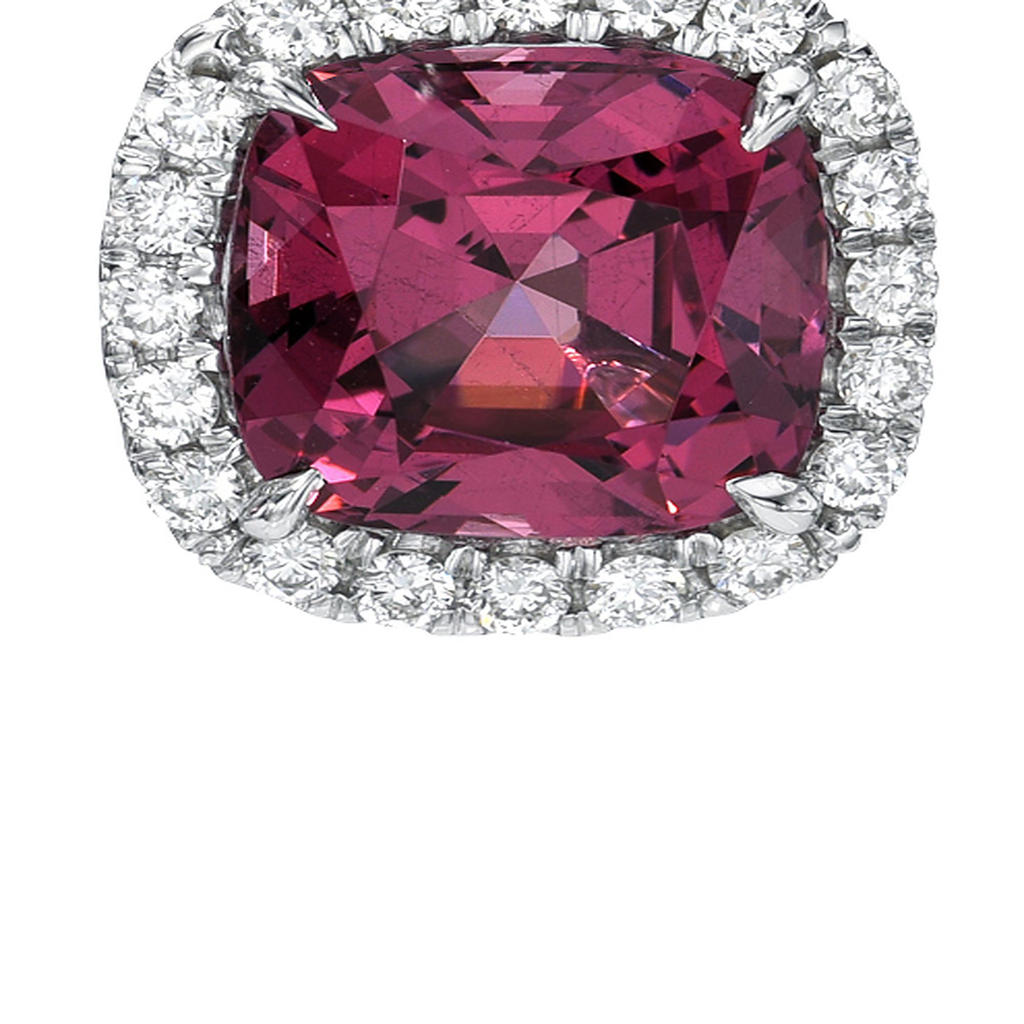 Pendientes únicos de diamantes en forma de cojín con granate de Malaya de 4,44 quilates - GIA - Joyería personalizada en Nuevo estado para la venta en Beverly Hills, CA