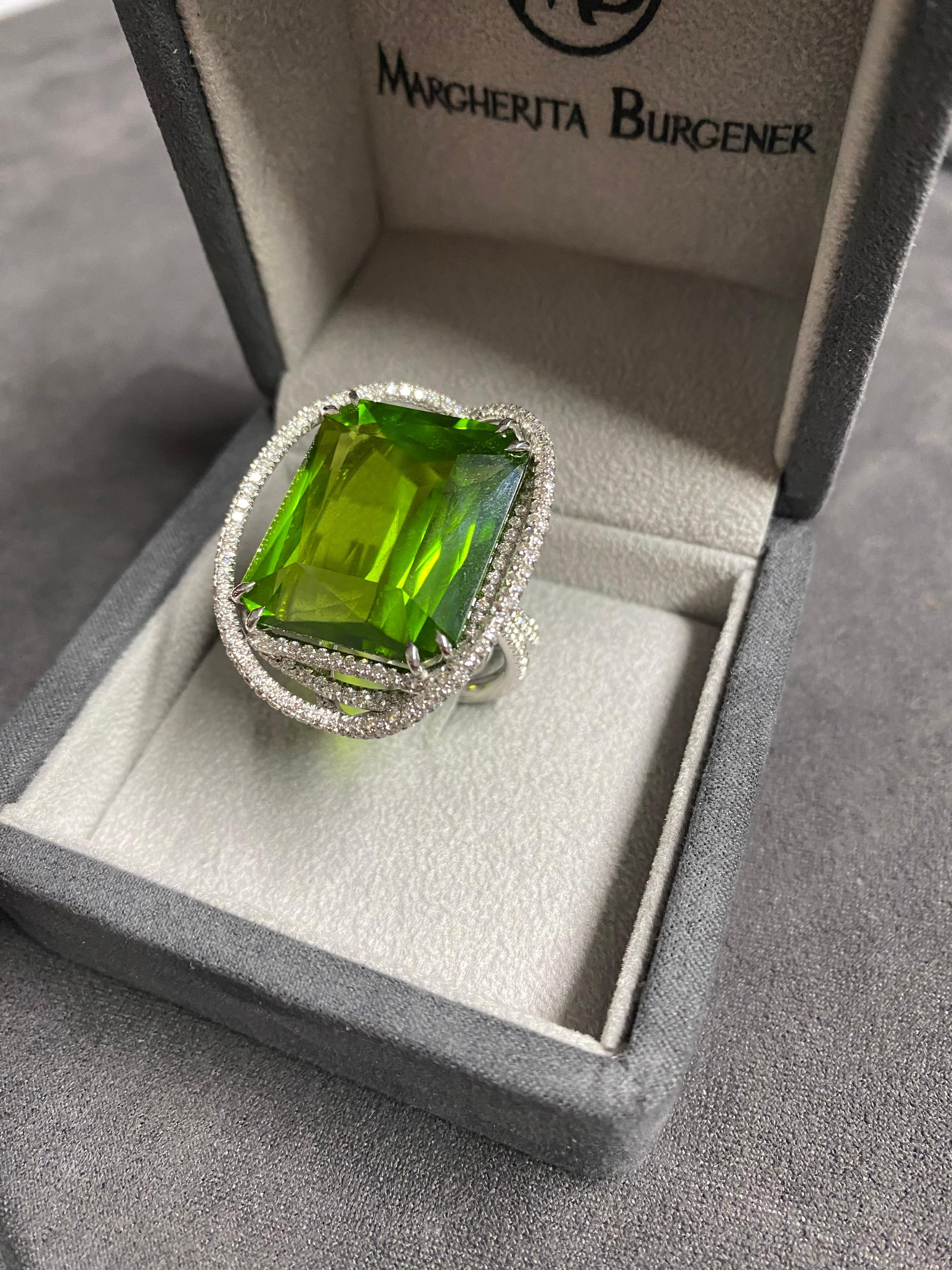 Women's Unique 53.50 Kt Peridot  Diamonds 18 KT White Gold Cocktail Ring For Sale
