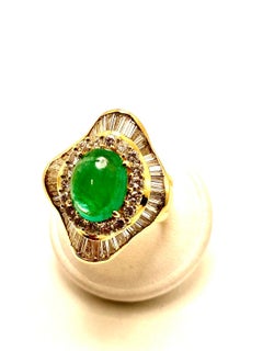 Unique 5.77ct Colombian cabochon emerald Pagoda ring, set with 5.50ct G/H VS dia