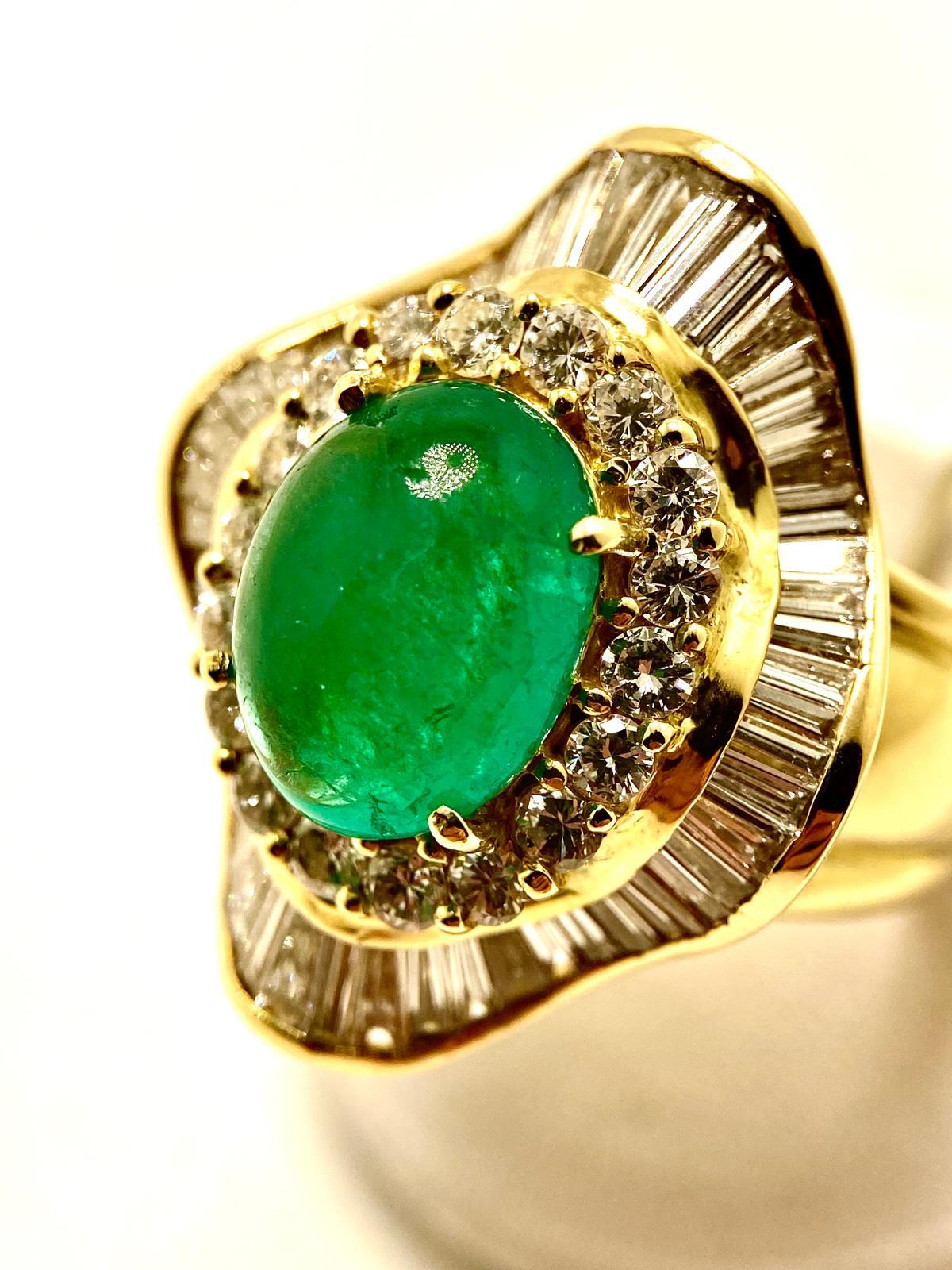 Bague Pagode en émeraude colombienne cabochon de 5,77ct, sertie de 5,50ct G/H VS dia Neuf - En vente à Roma, IT