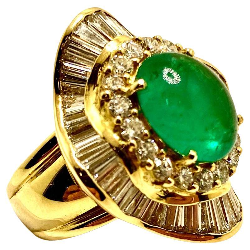 Bague Pagode en émeraude colombienne cabochon de 5,77ct, sertie de 5,50ct G/H VS dia en vente