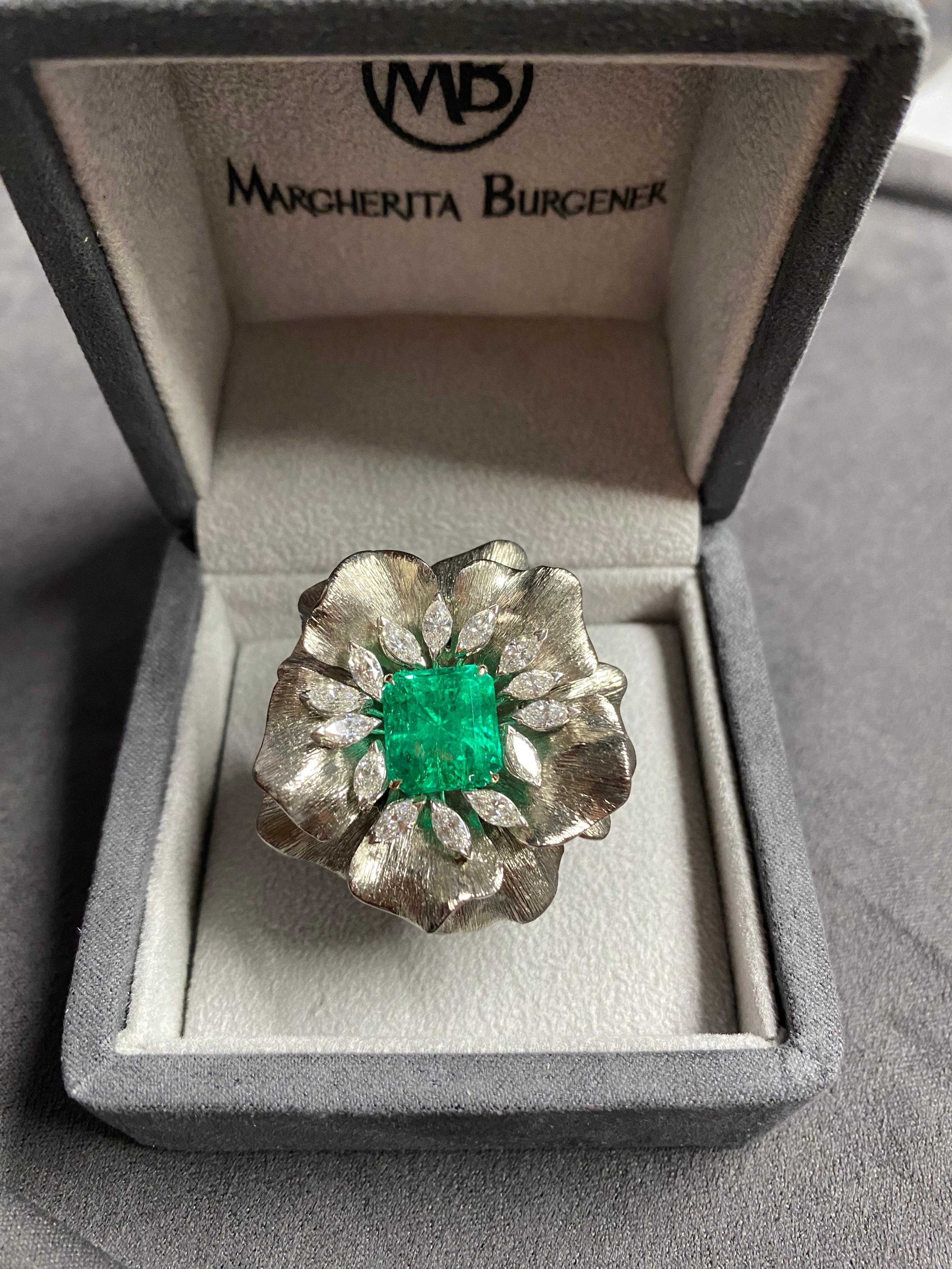 Women's Unique 6.07 Ct Certificated Emerald Diamonds Titanium Gold Made in Italy Ring For Sale