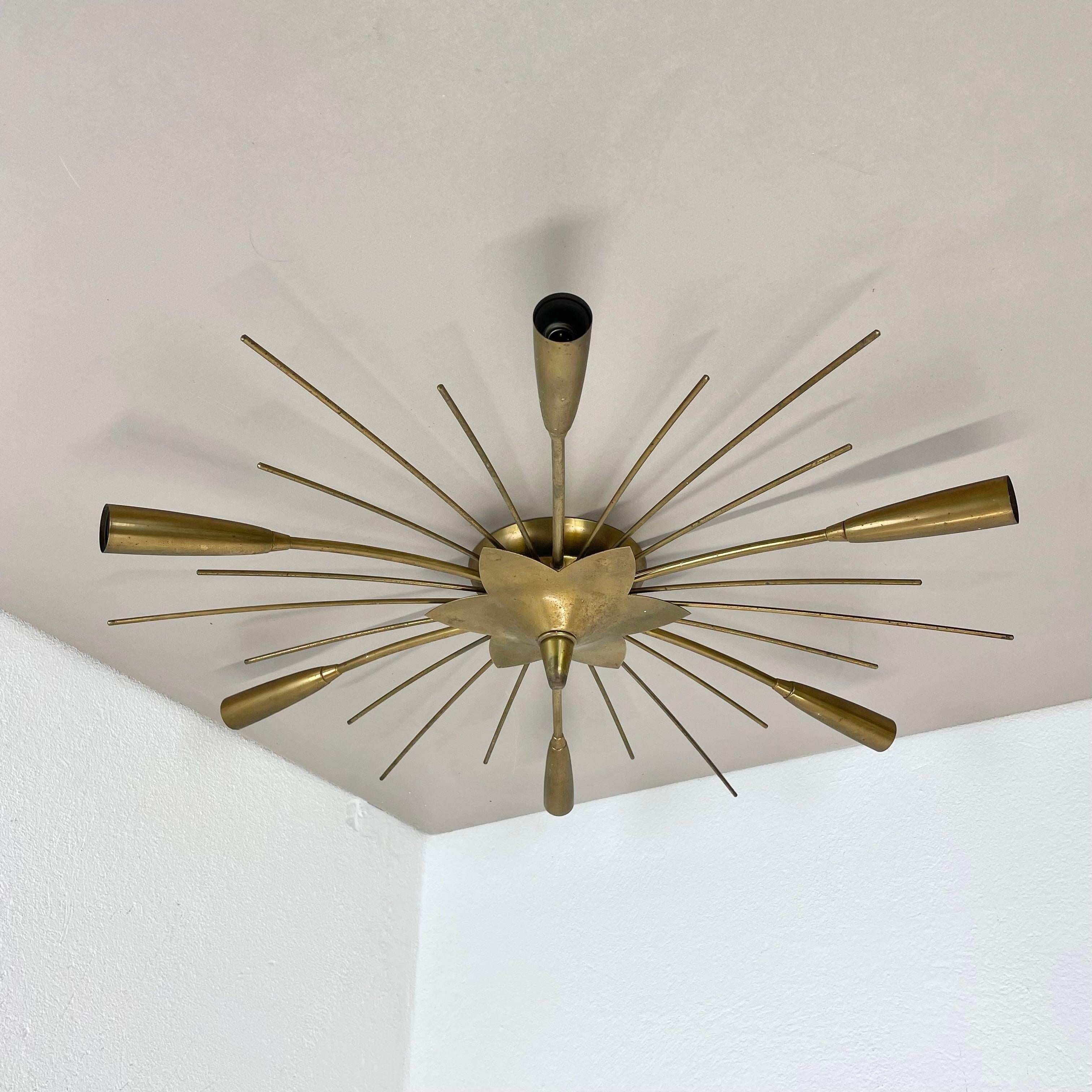AVISO: ENVÍO

para la opción de envío estándar la luz se desmontará en parte, se desatornillarán algunos de los brazos de la luz y se desinstalará el cable de electrificación....
que es necesario para conseguirlo en un tamaño más pequeño y poder