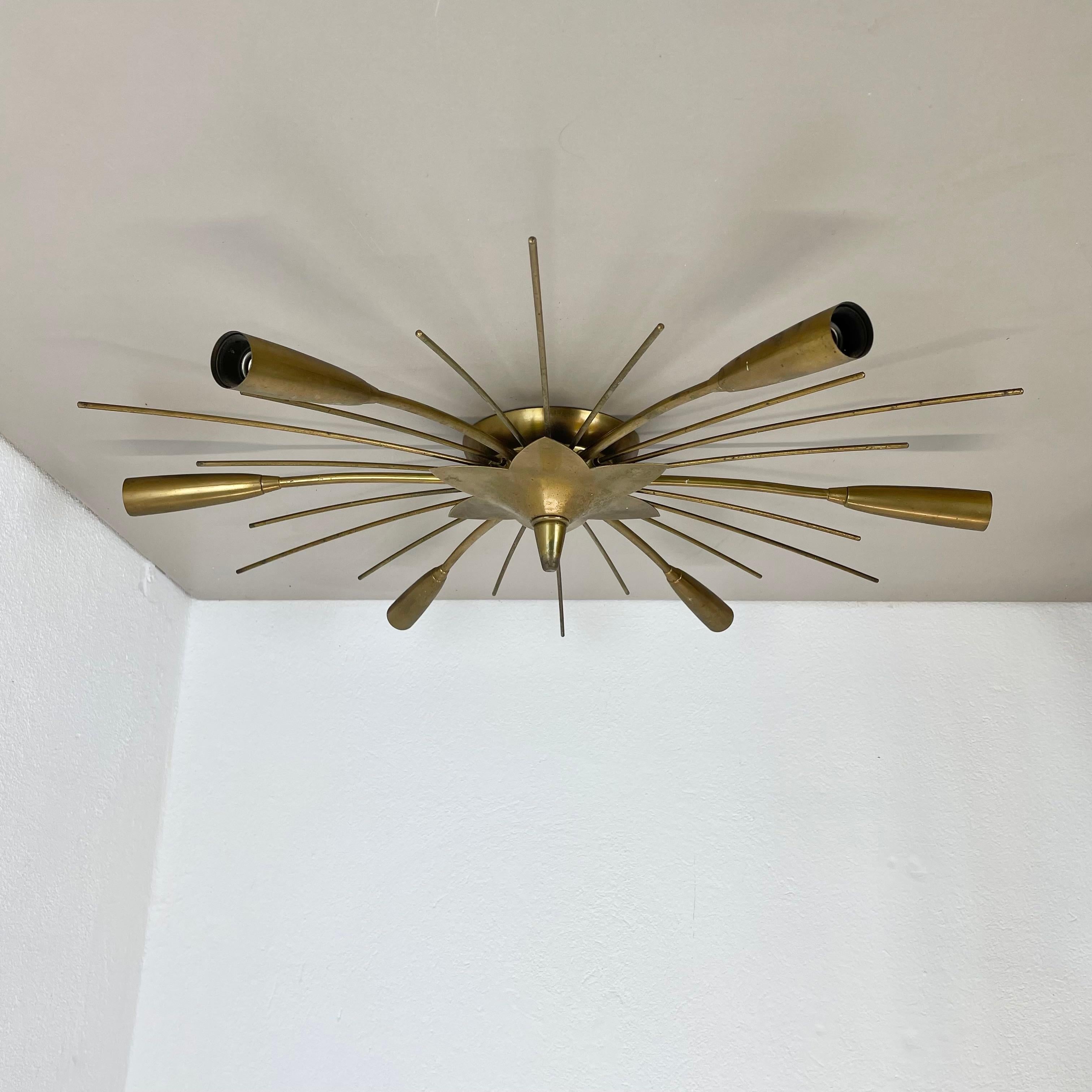 Lámpara de techo única redonda de 66 cm de latón estilo Gino Sarfatti Flushmount, Italia 1950 Moderno de mediados de siglo en venta