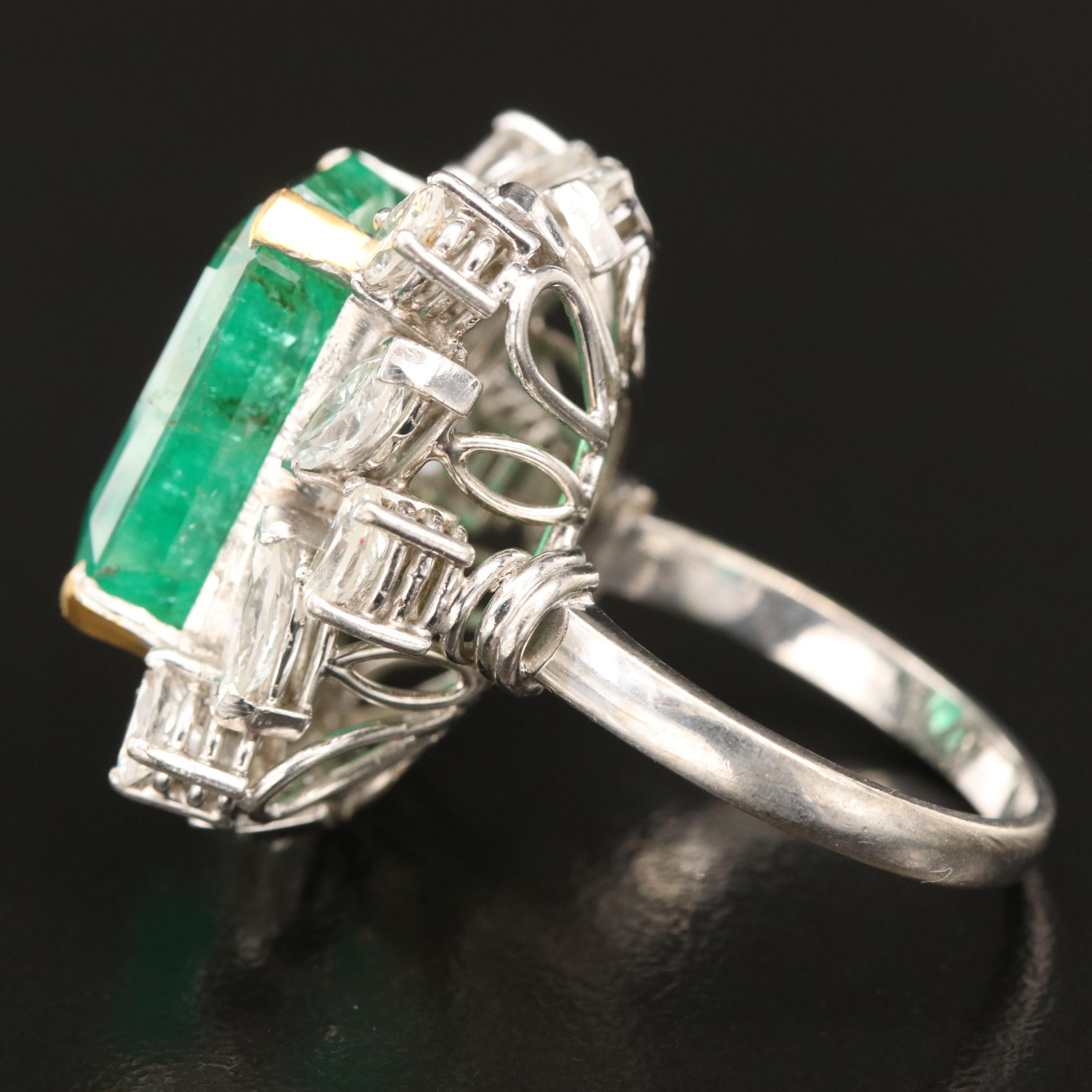 18K Gold 5 CT Natural Emerald and Diamond Antique Art Deco Style Engagement Ring In New Condition For Sale In Orlando, Florida