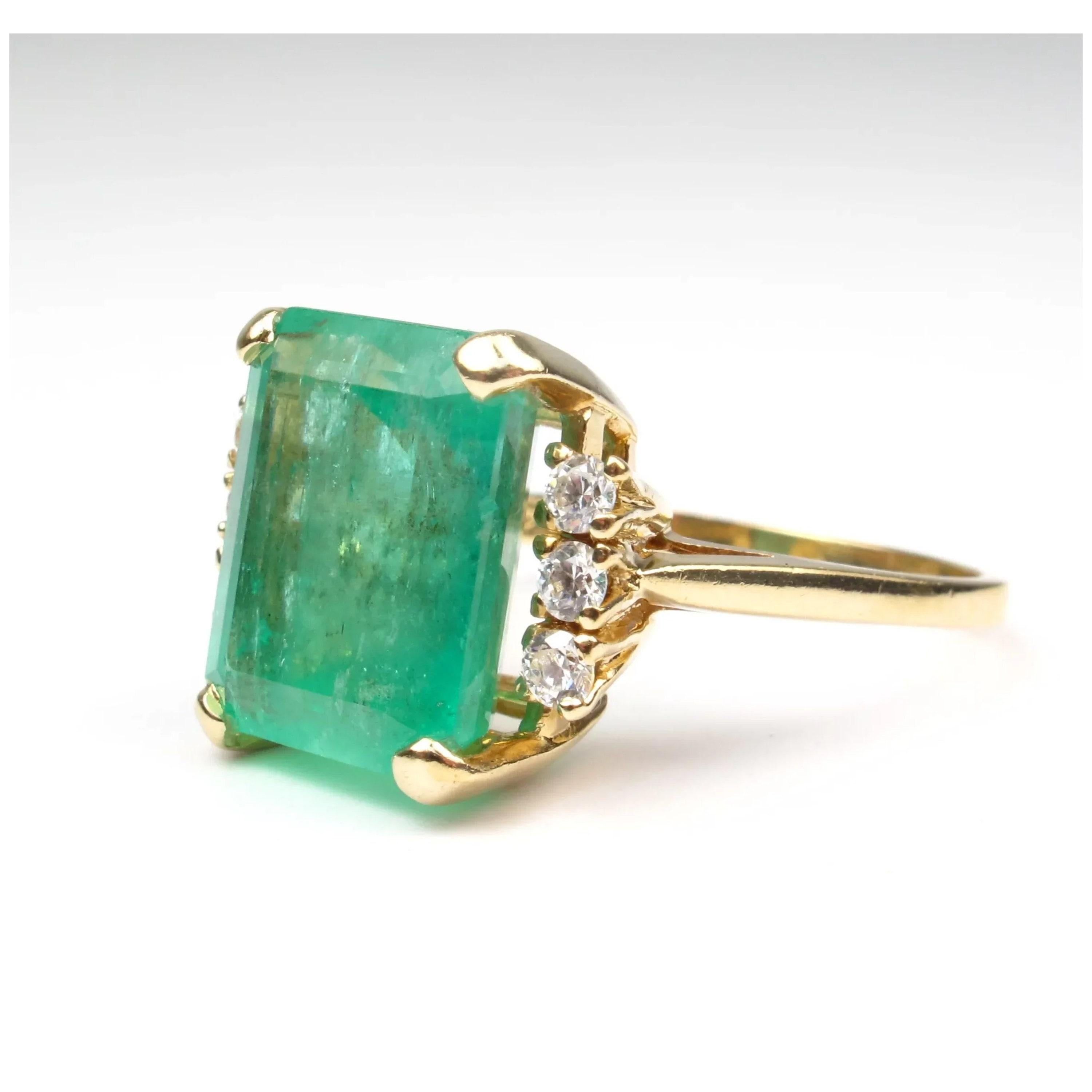 For Sale:  Unique 3.2 Carat Emerald Diamond Engagement Ring Diamond Yellow Gold Bridal Ring 2
