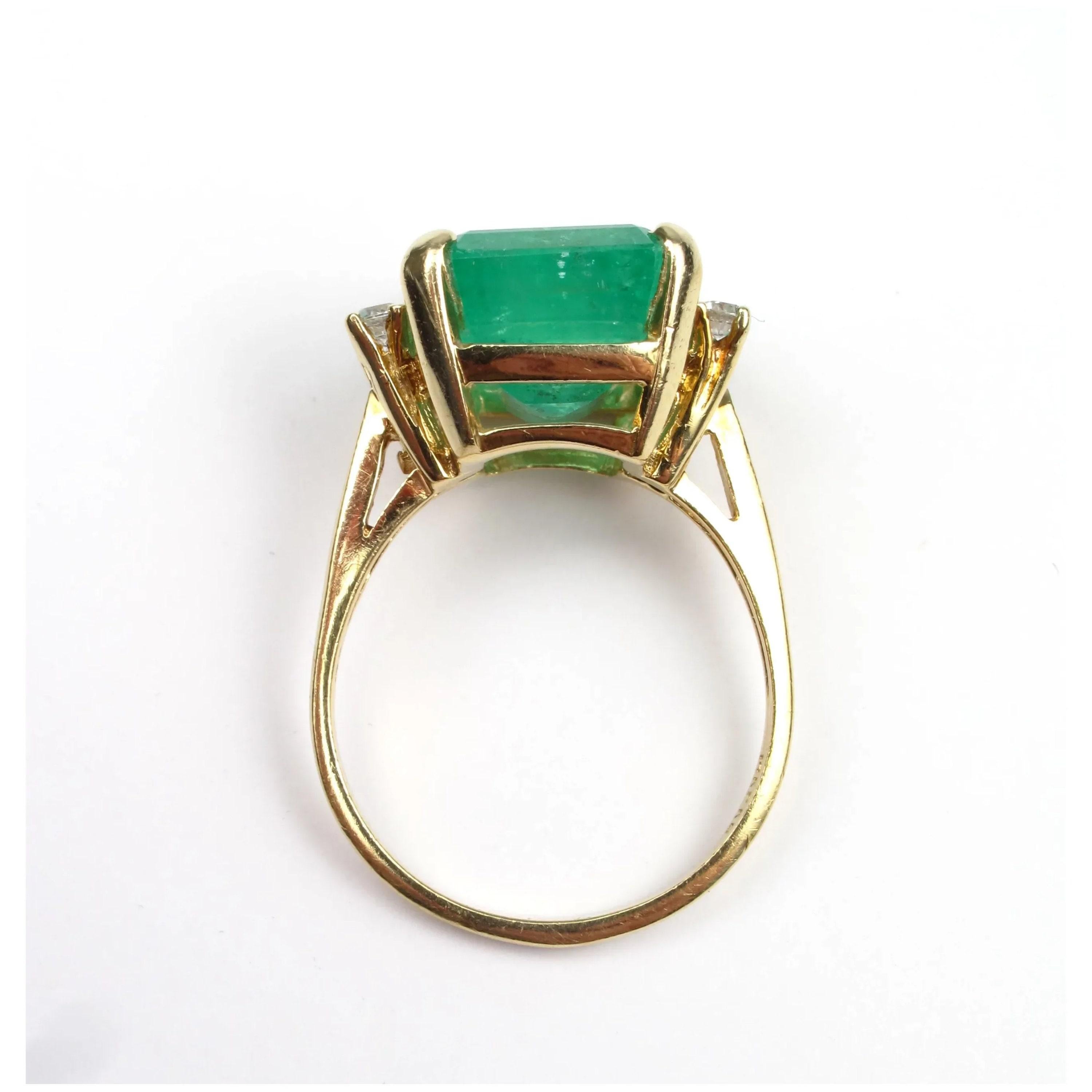 For Sale:  Unique 3.2 Carat Emerald Diamond Engagement Ring Diamond Yellow Gold Bridal Ring 3