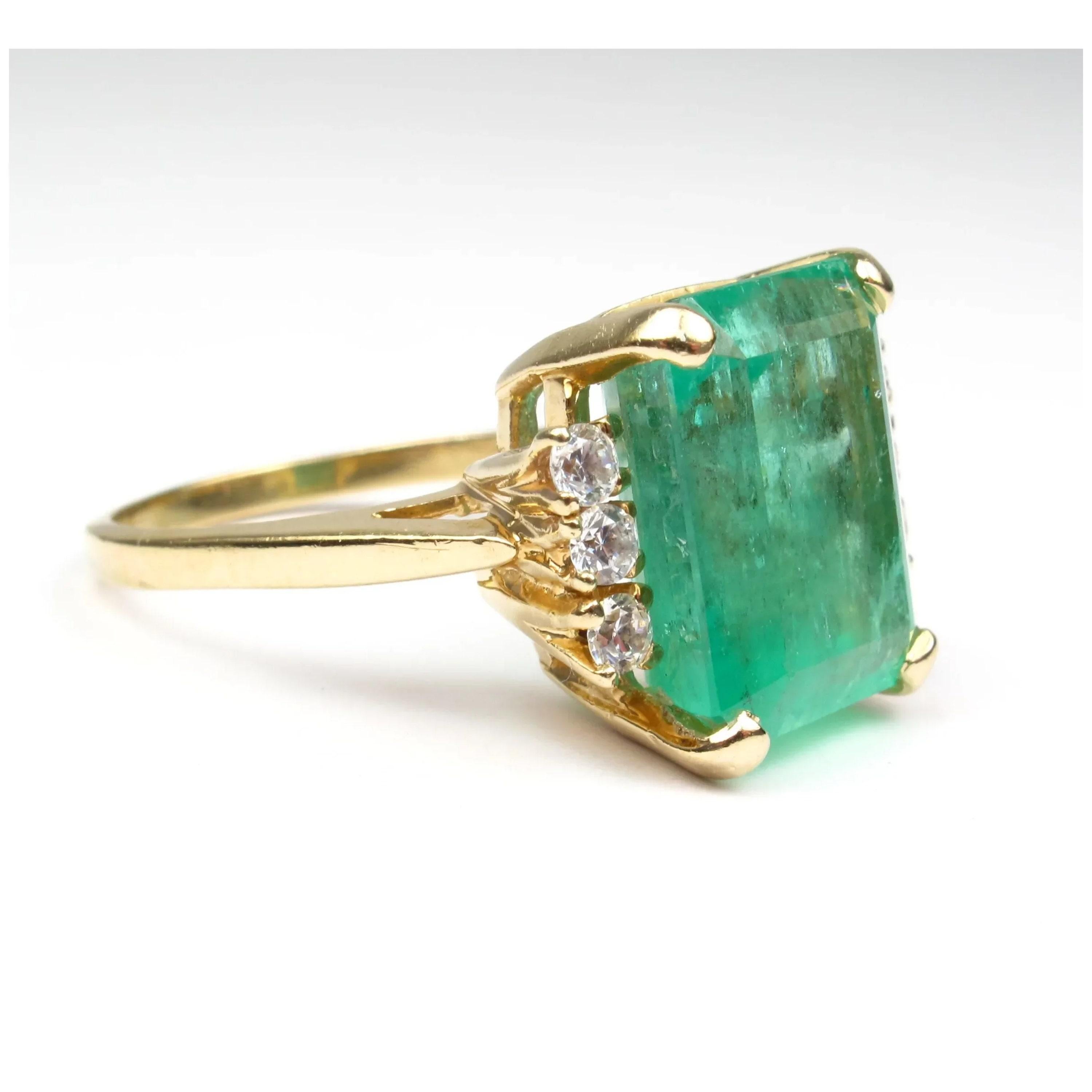 For Sale:  Unique 3.2 Carat Emerald Diamond Engagement Ring Diamond Yellow Gold Bridal Ring 4
