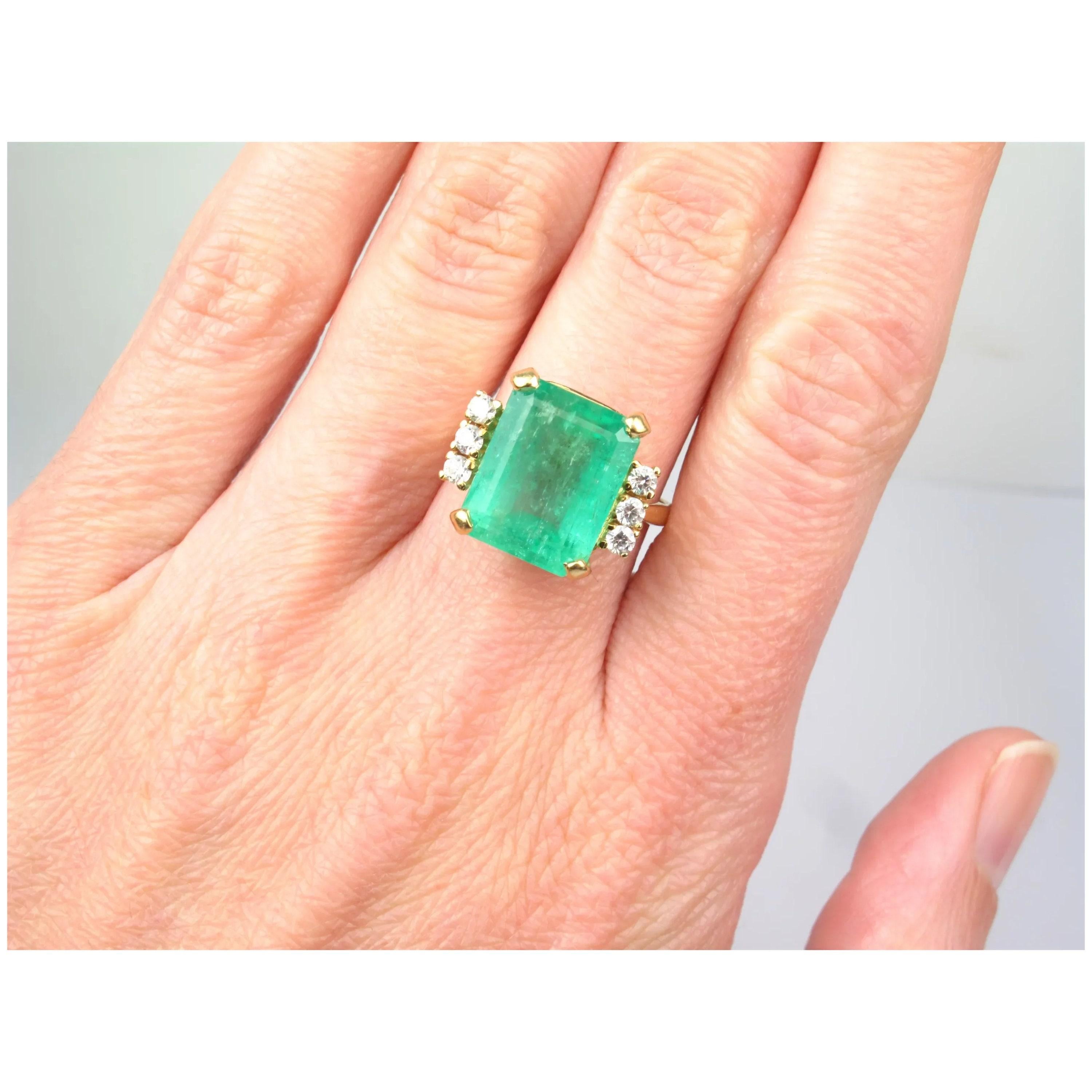 For Sale:  Unique 3.2 Carat Emerald Diamond Engagement Ring Diamond Yellow Gold Bridal Ring 5