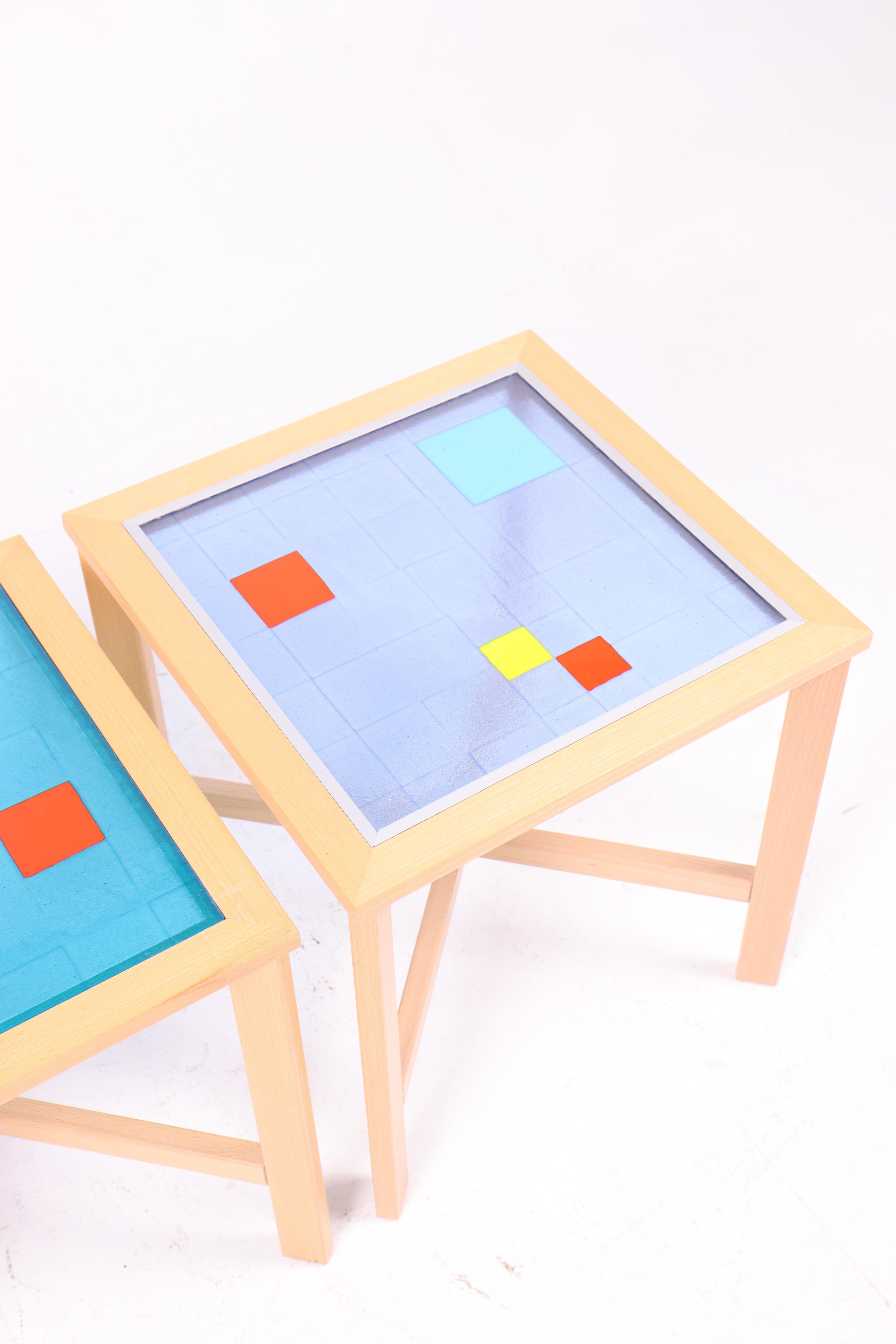 Unique 90s lamp tables in beech wood with artistic glass tops – Danish design. In Good Condition For Sale In Lejre, DK