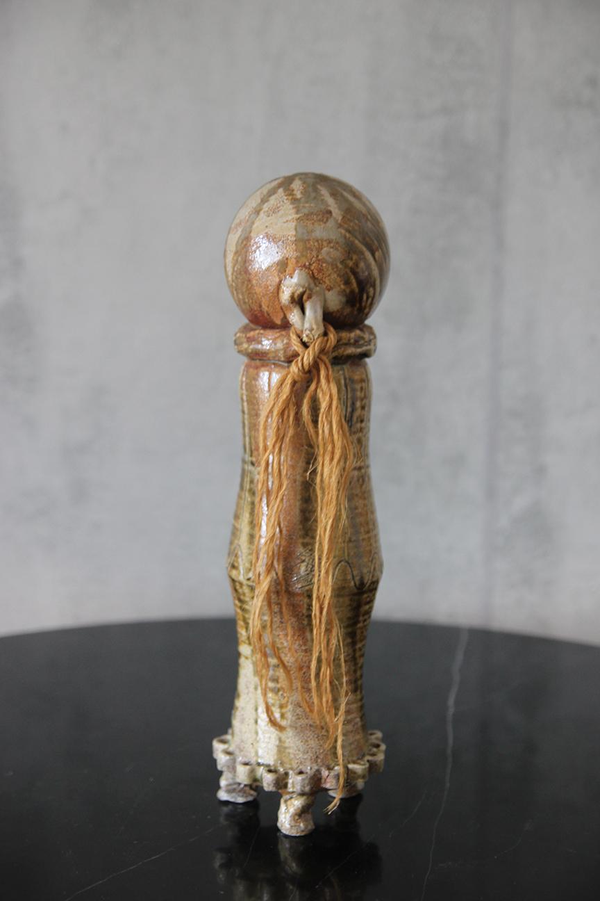 Français Figure abstraite en céramique unique à la manière de Jacques Pouchain. en vente