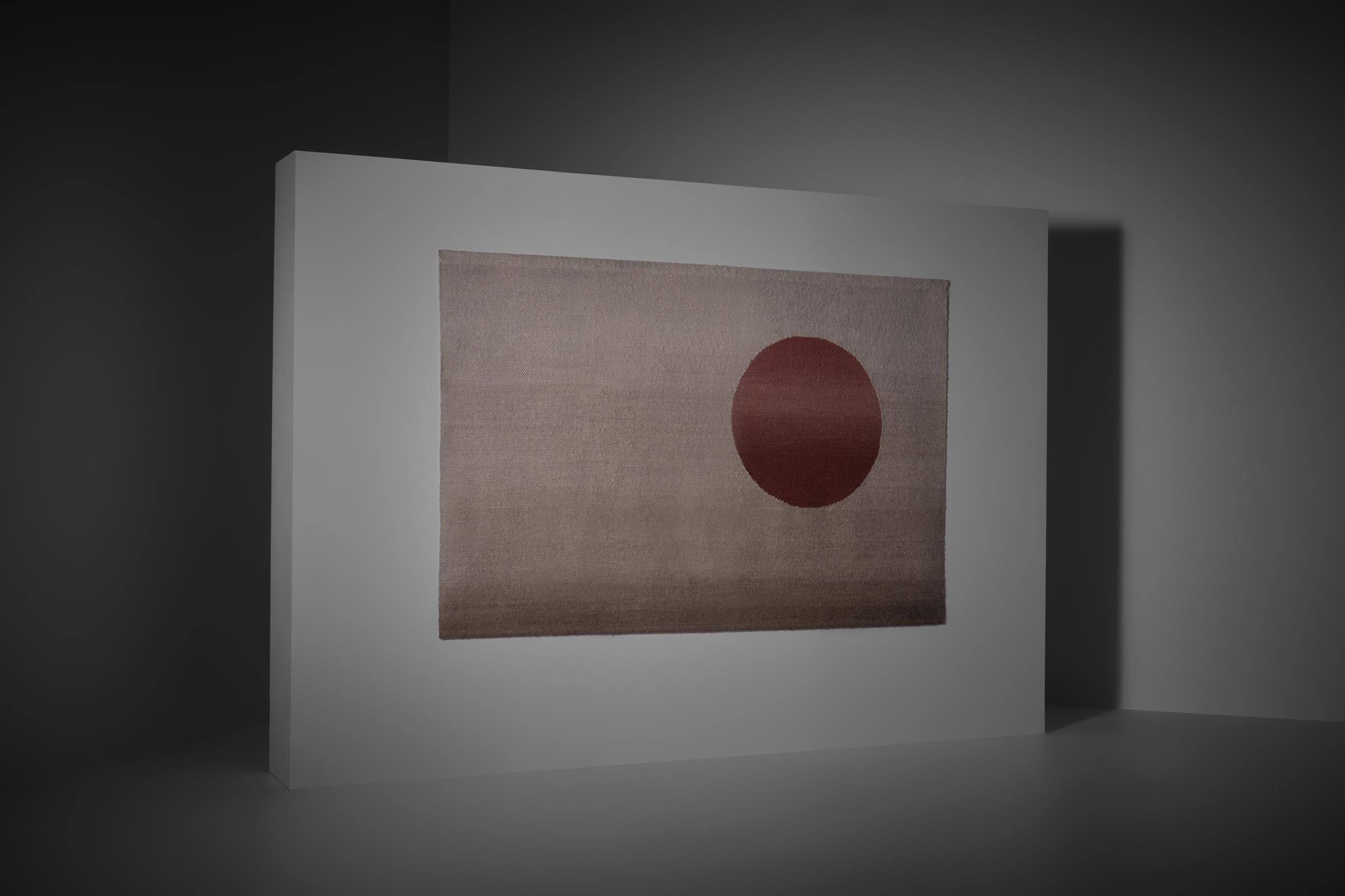 Unique abstract woolen wall tapestry by Alice Sion, France 1960s. The work is called 'Solstice d'hiver' which can be translated into ‘Winter sun'. The presentation is performed in a refined premium wool, all hand woven in a beautiful rhythmic